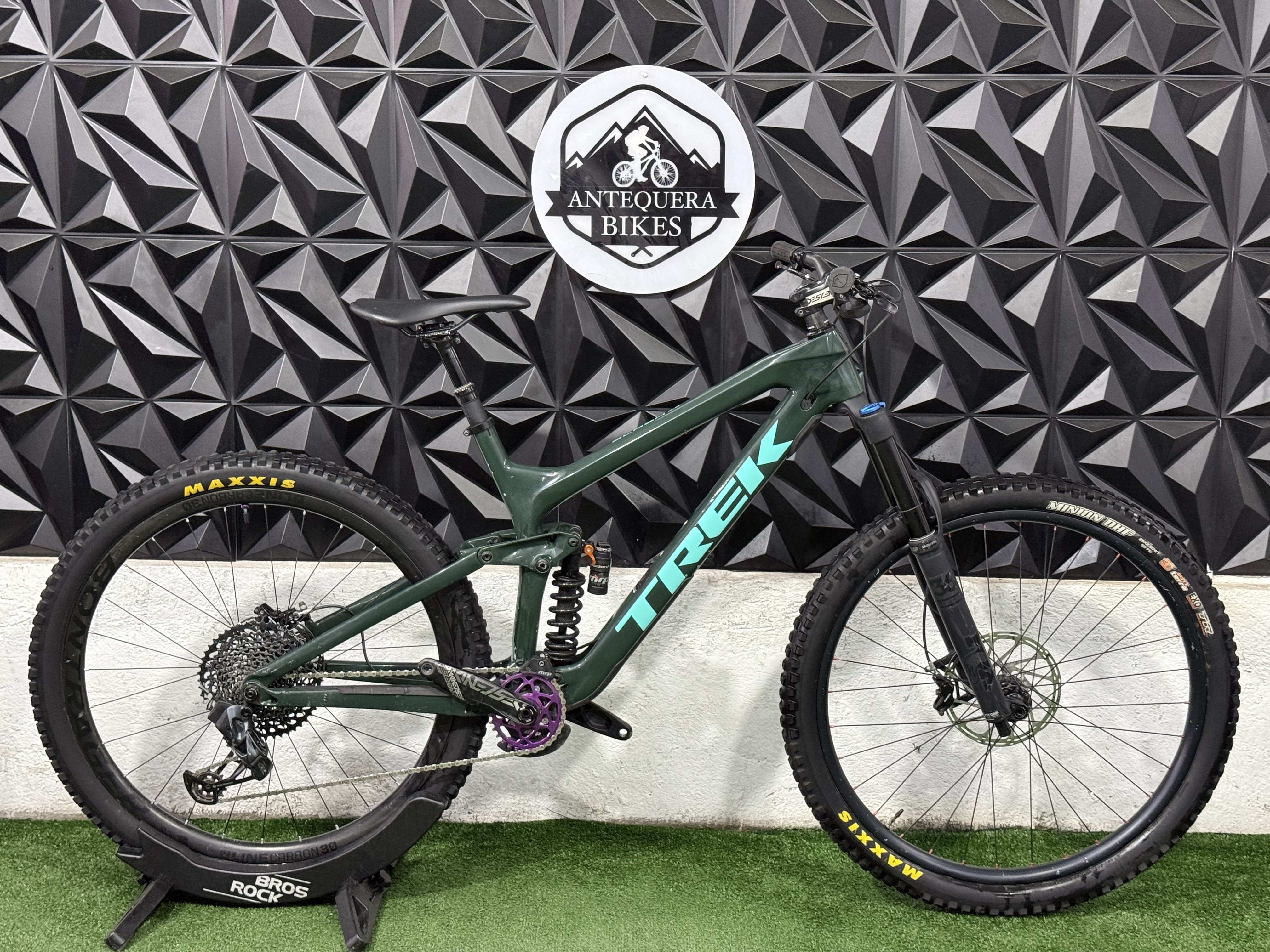 TREK SLASH 9.8 FULL CARBON