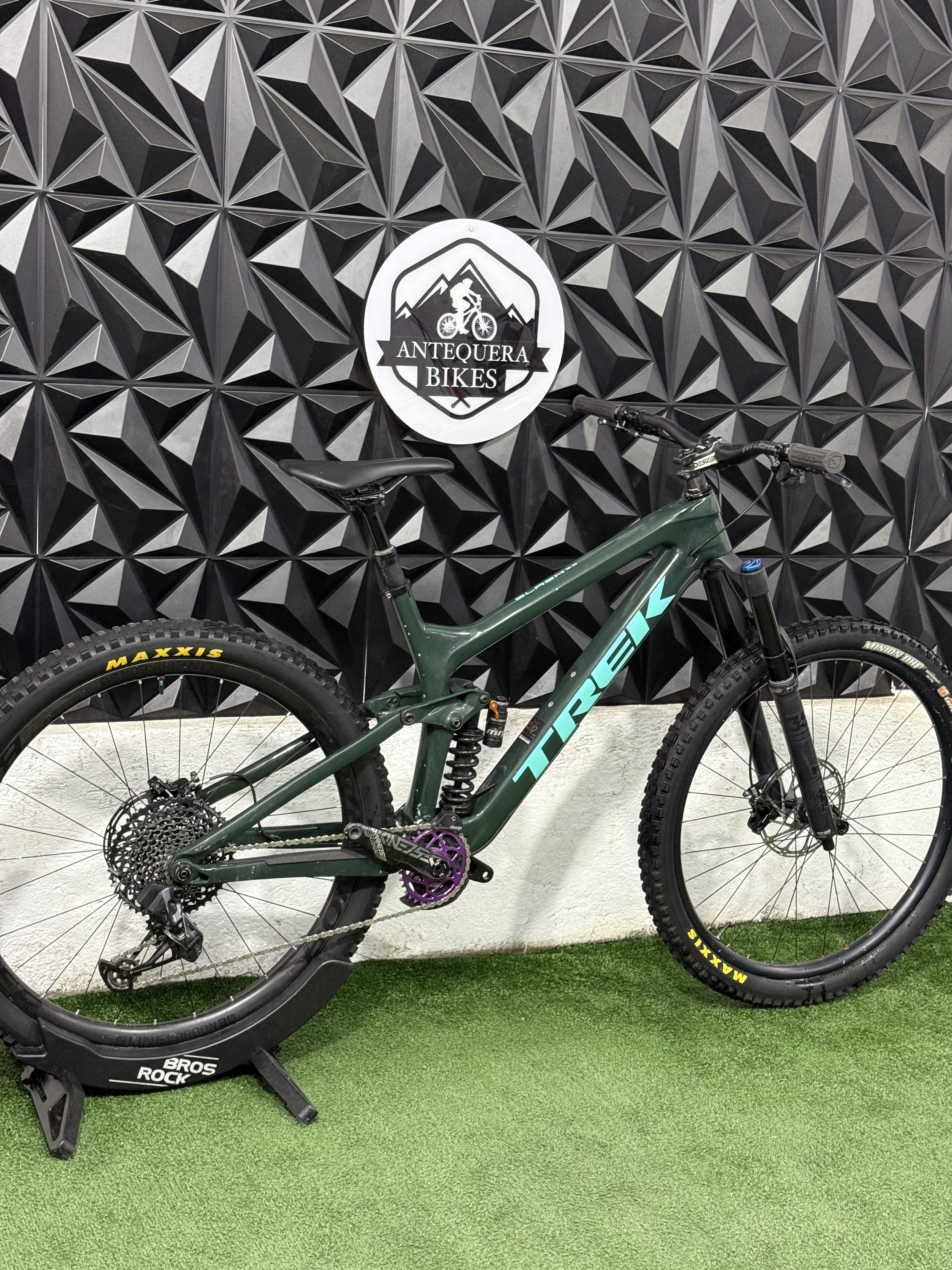 TREK SLASH 9.8 FULL CARBON