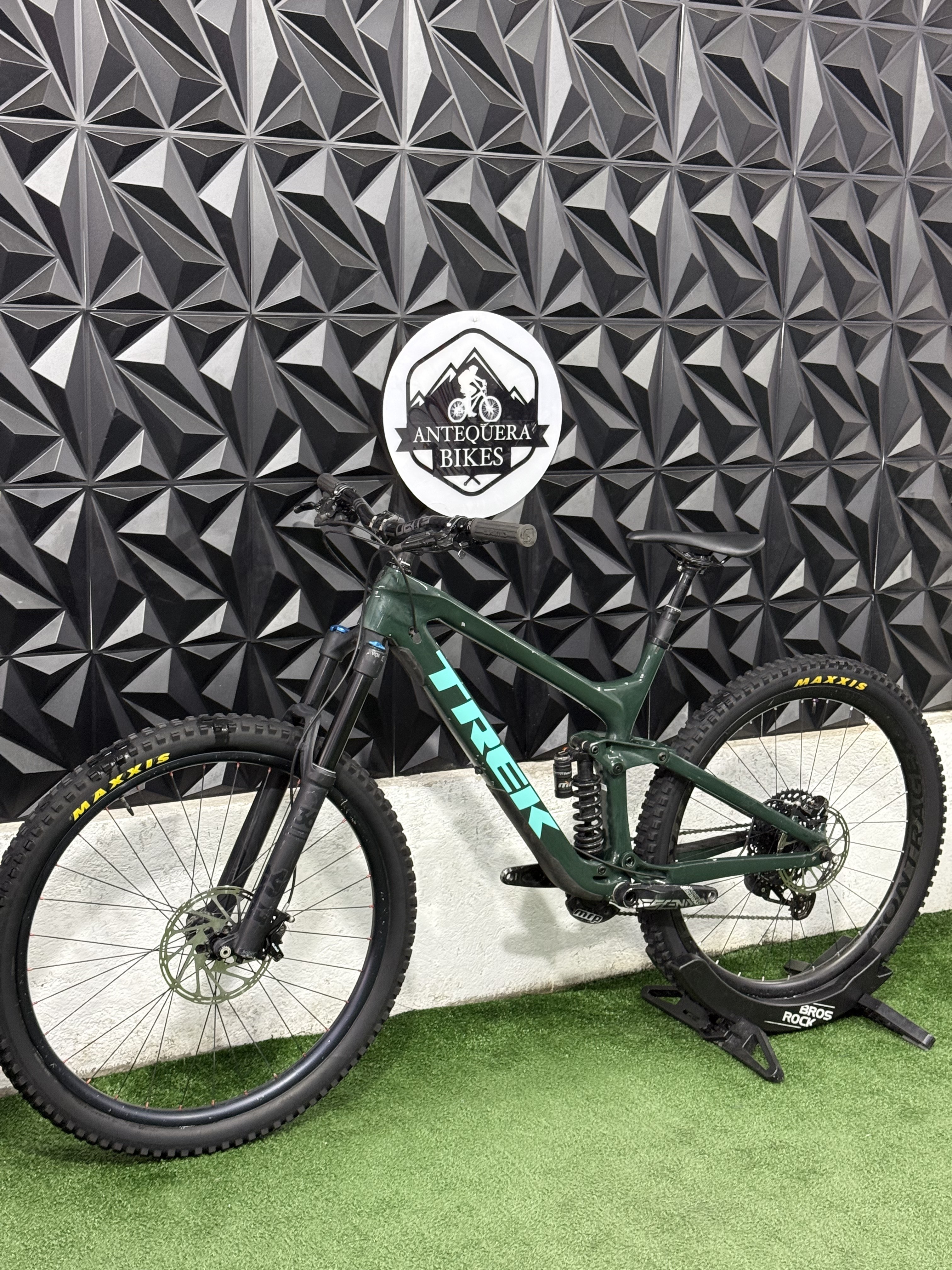 TREK SLASH 9.8 FULL CARBON