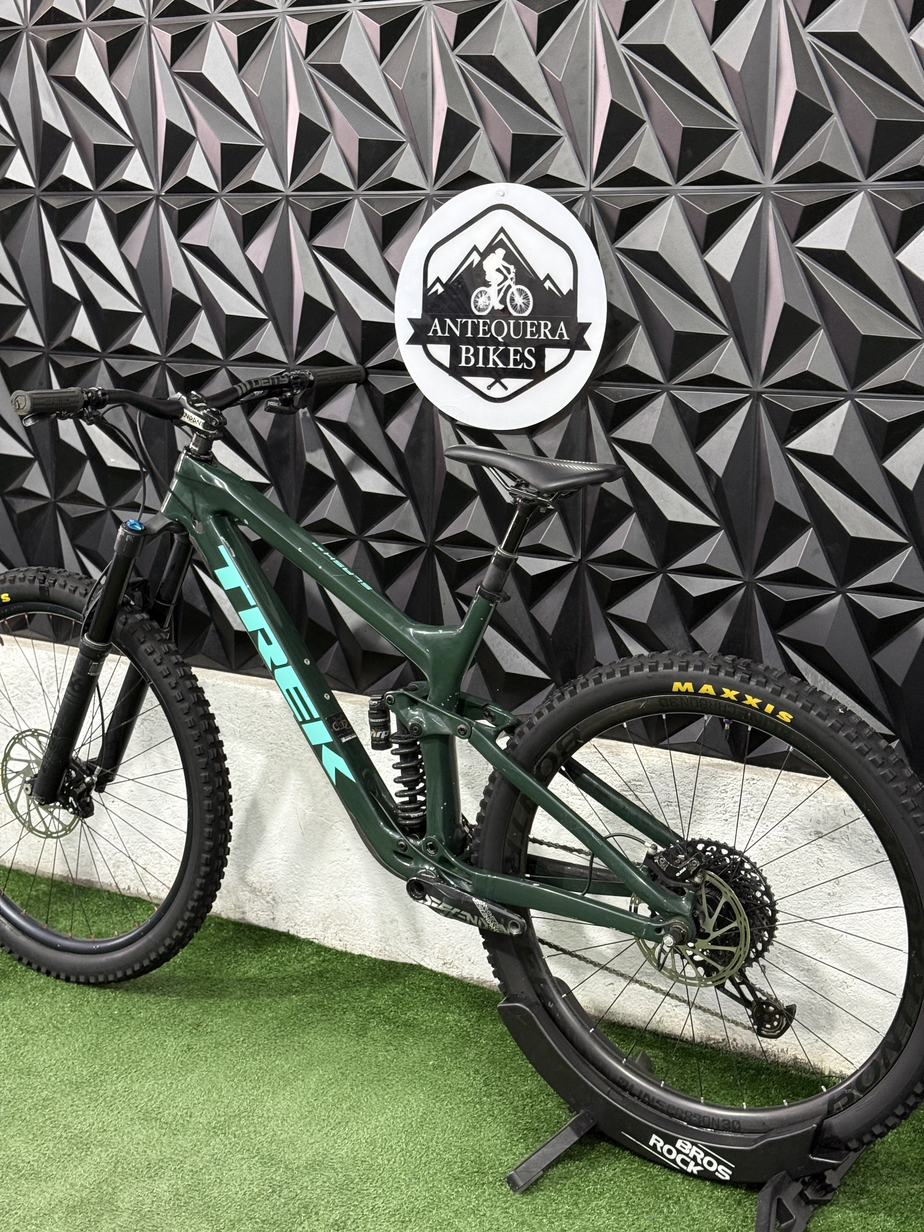 TREK SLASH 9.8 FULL CARBON
