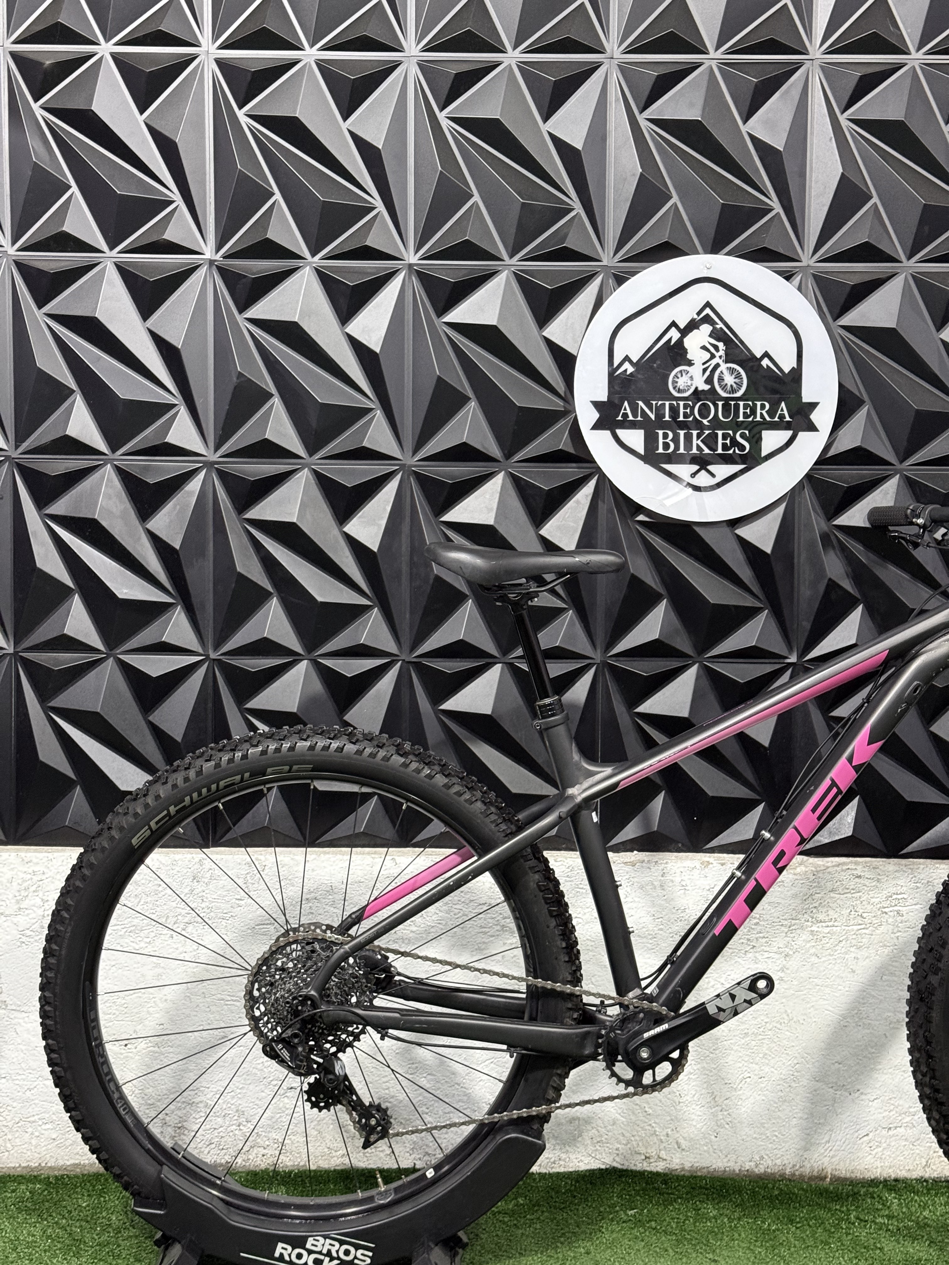 TREK ROSCOE 8