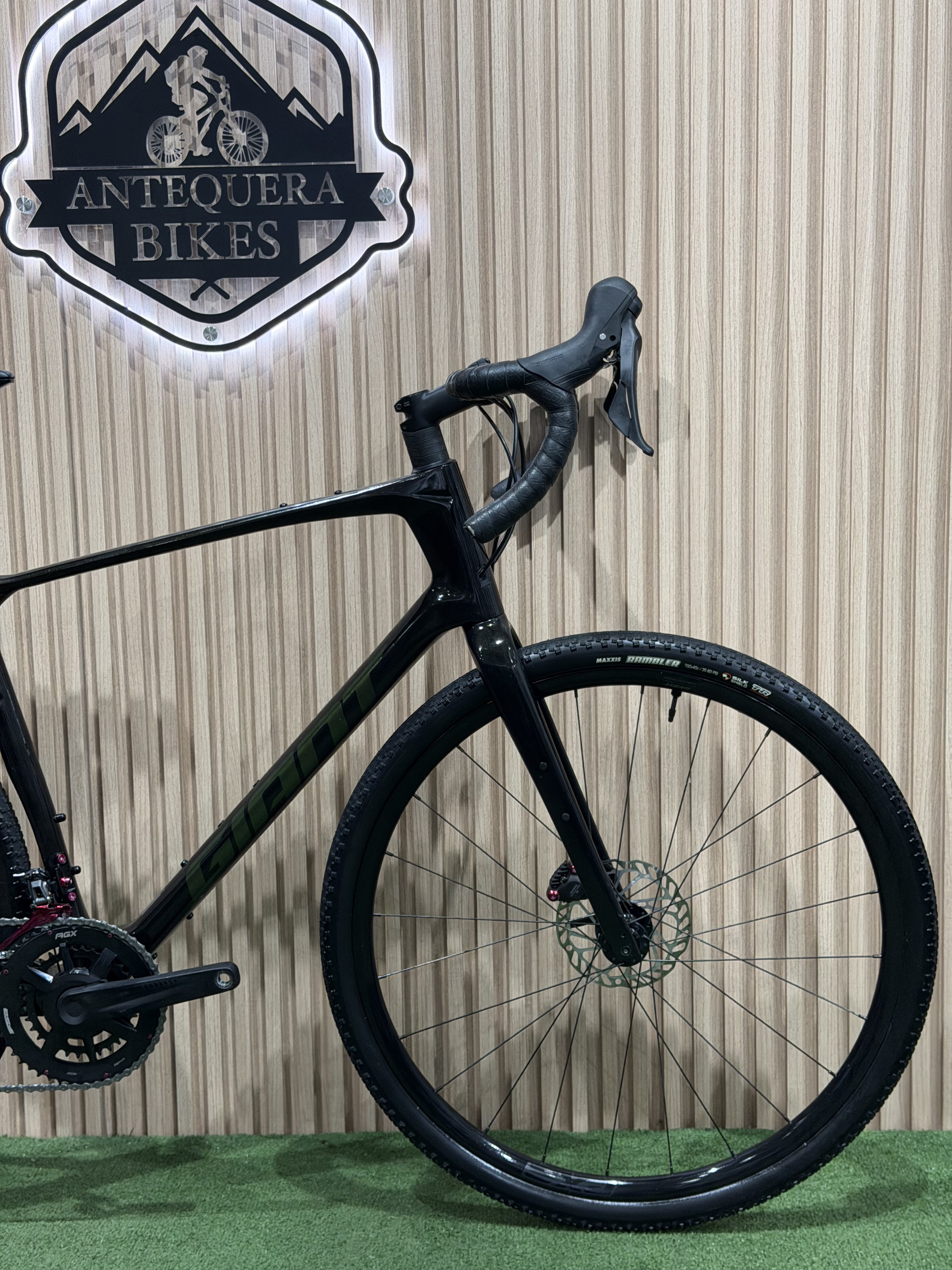 GIANT REVOLT ADVANCED CARBONO