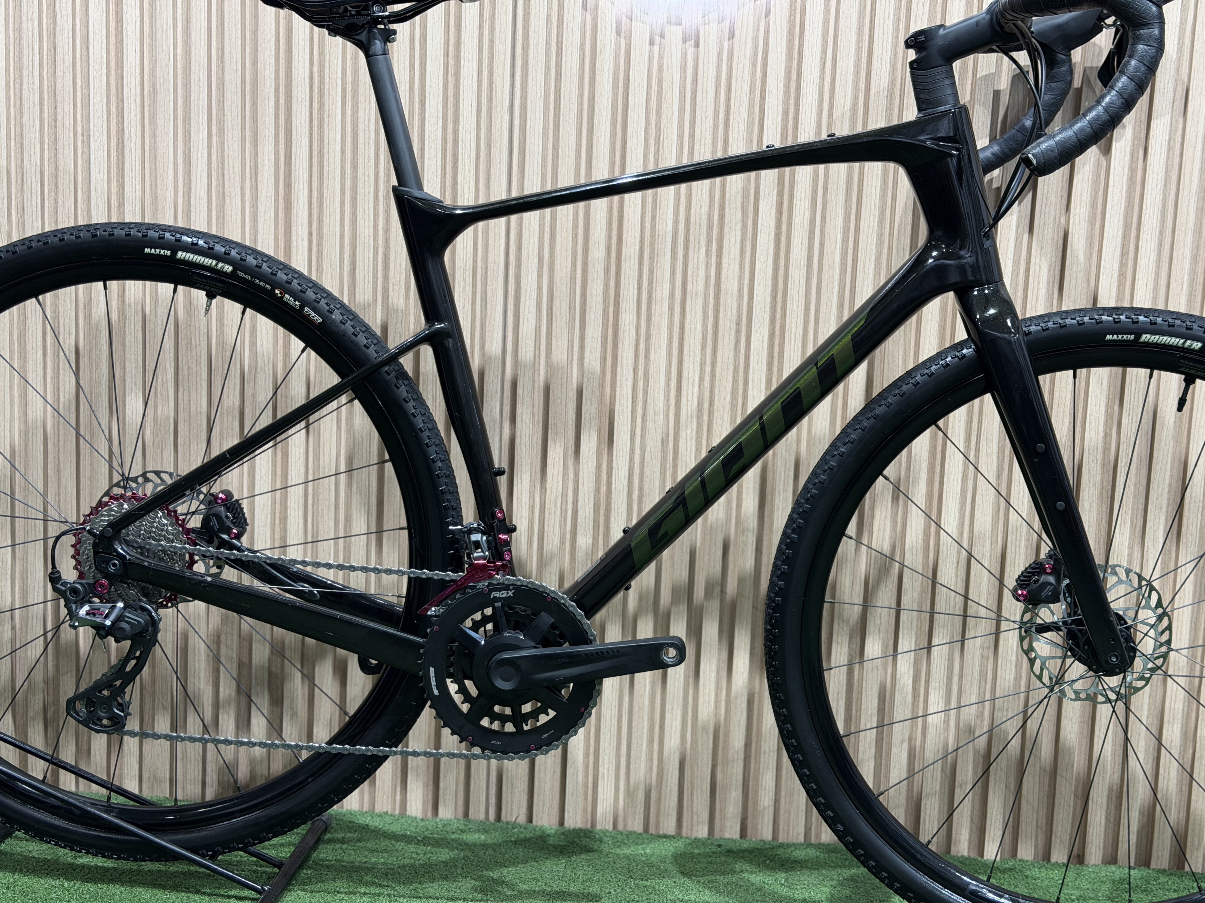 GIANT REVOLT ADVANCED CARBONO