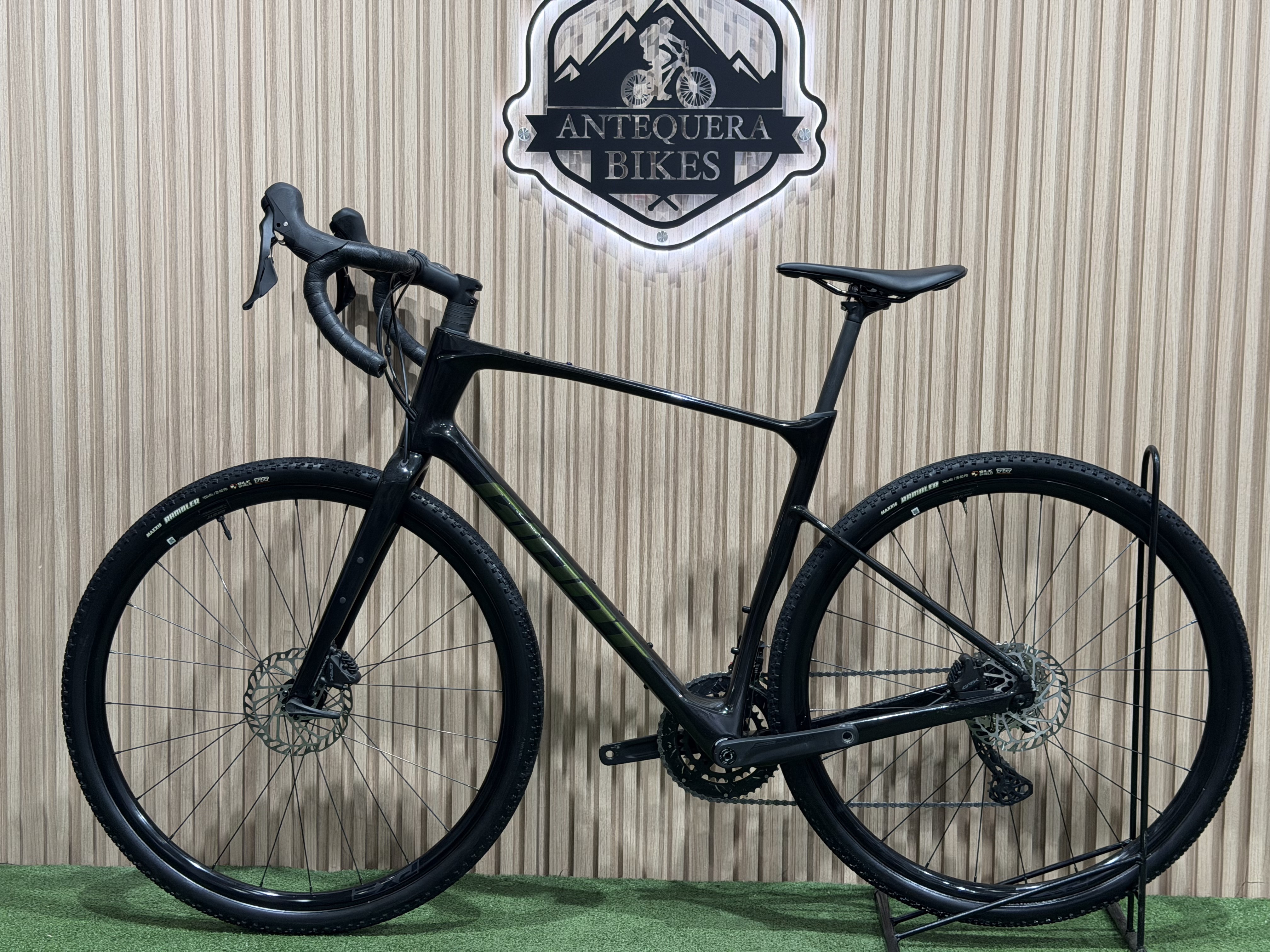 GIANT REVOLT ADVANCED CARBONO