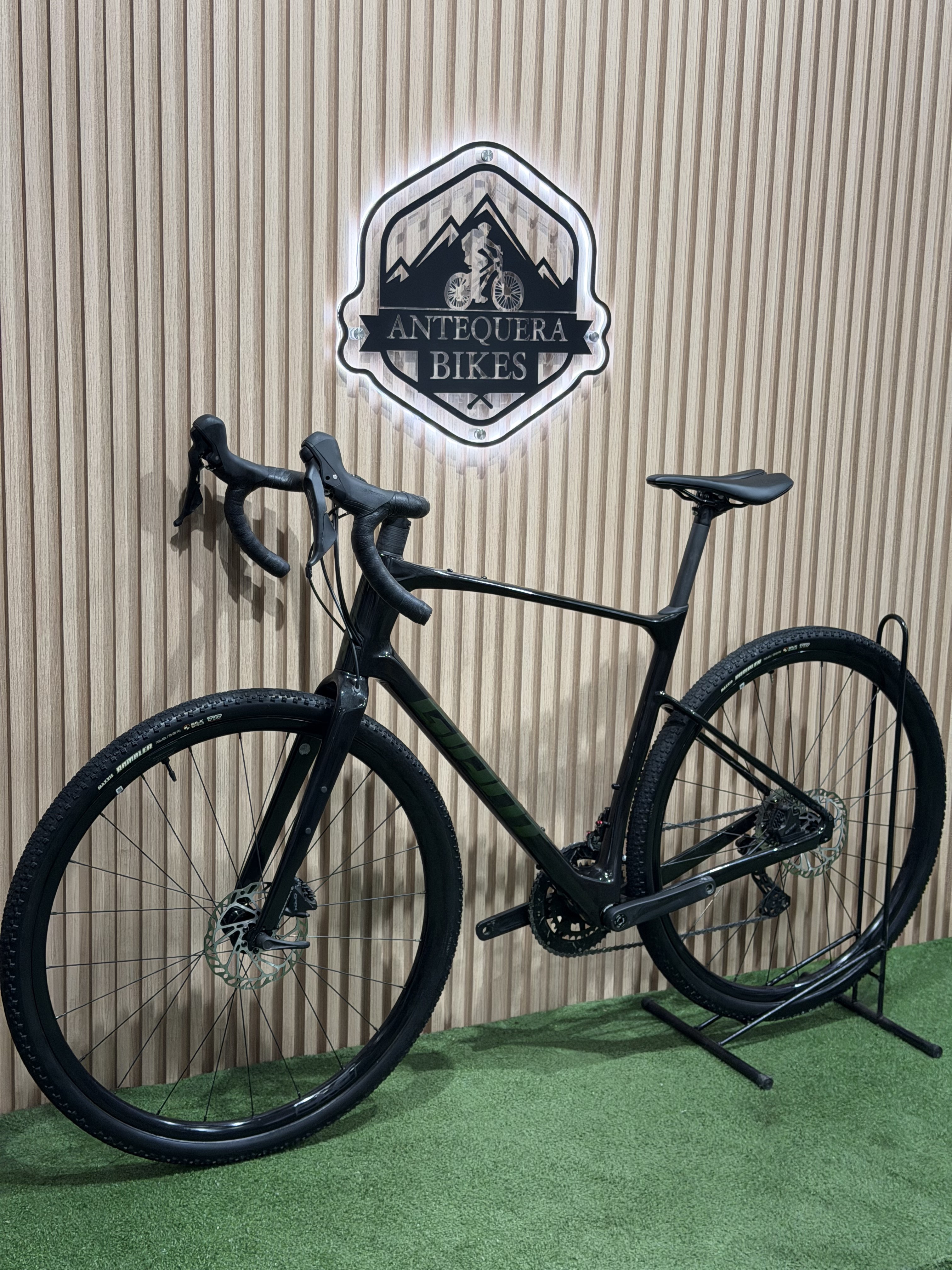 GIANT REVOLT ADVANCED CARBONO