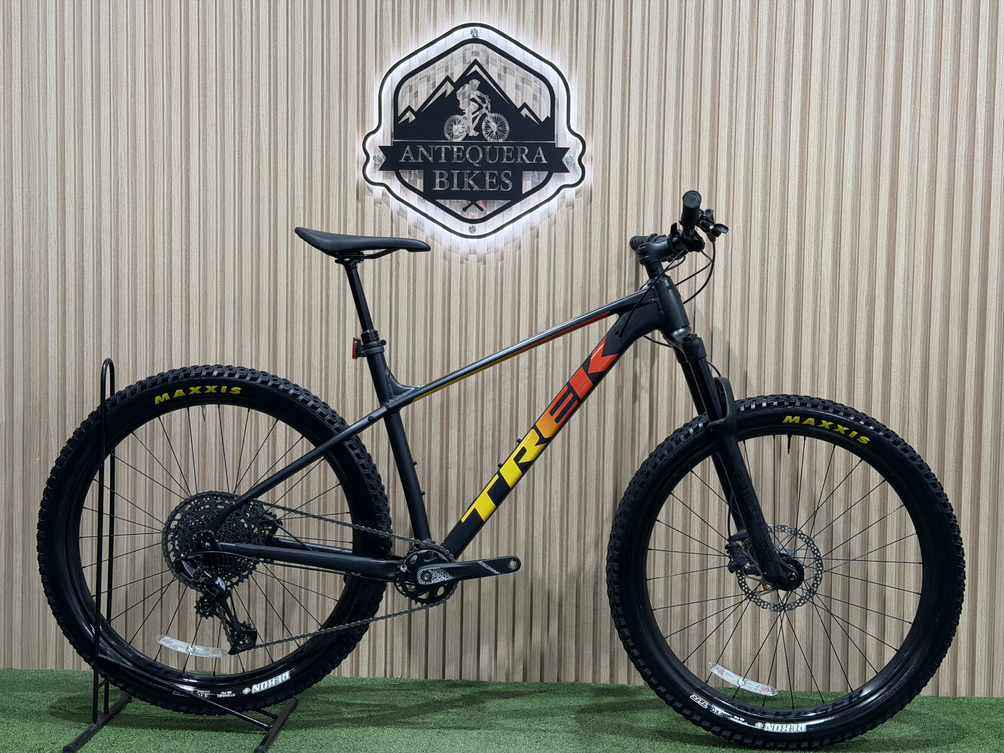 TREK ROSCOE 8