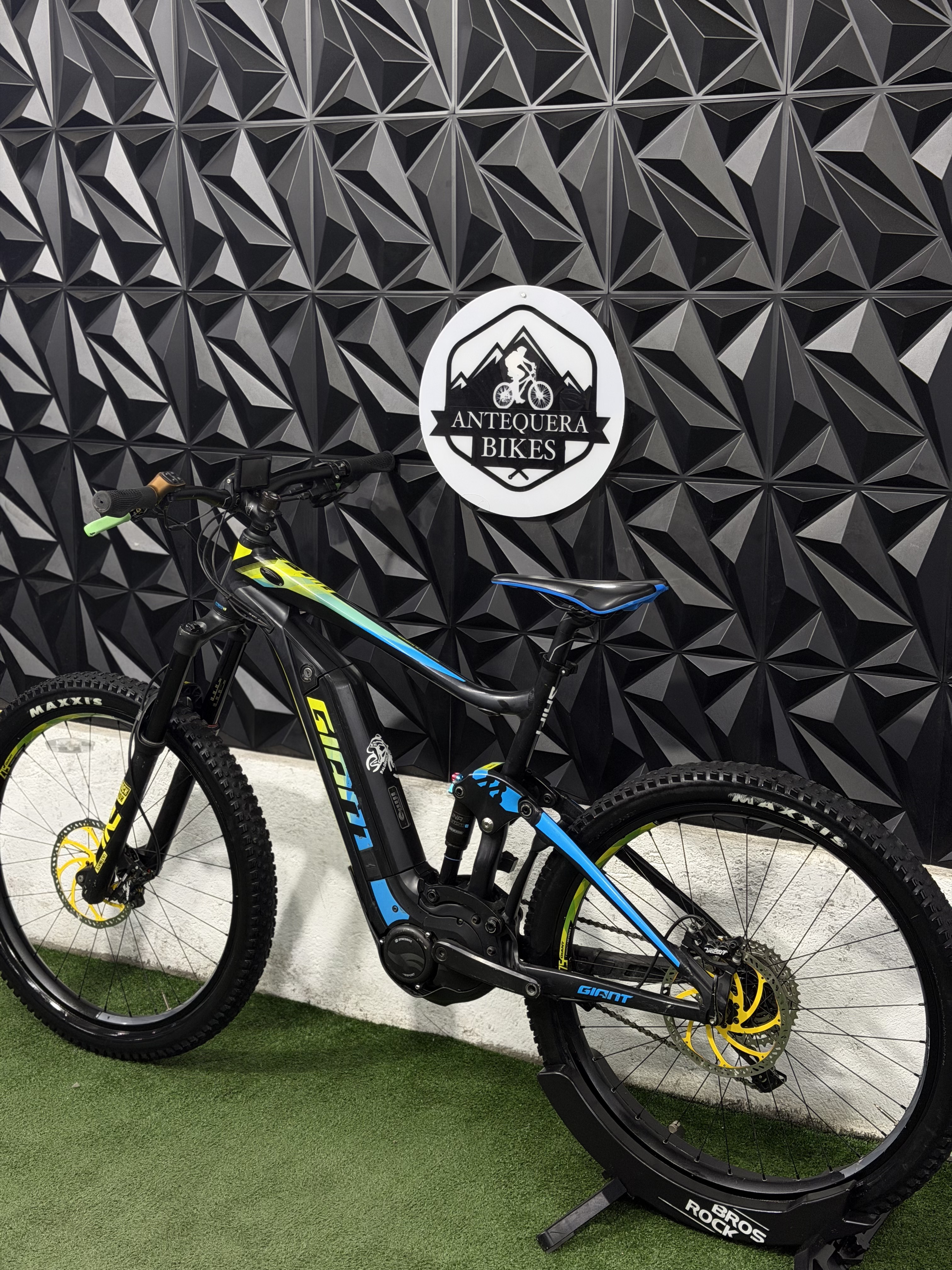 E-BIKE GIANT FULL E