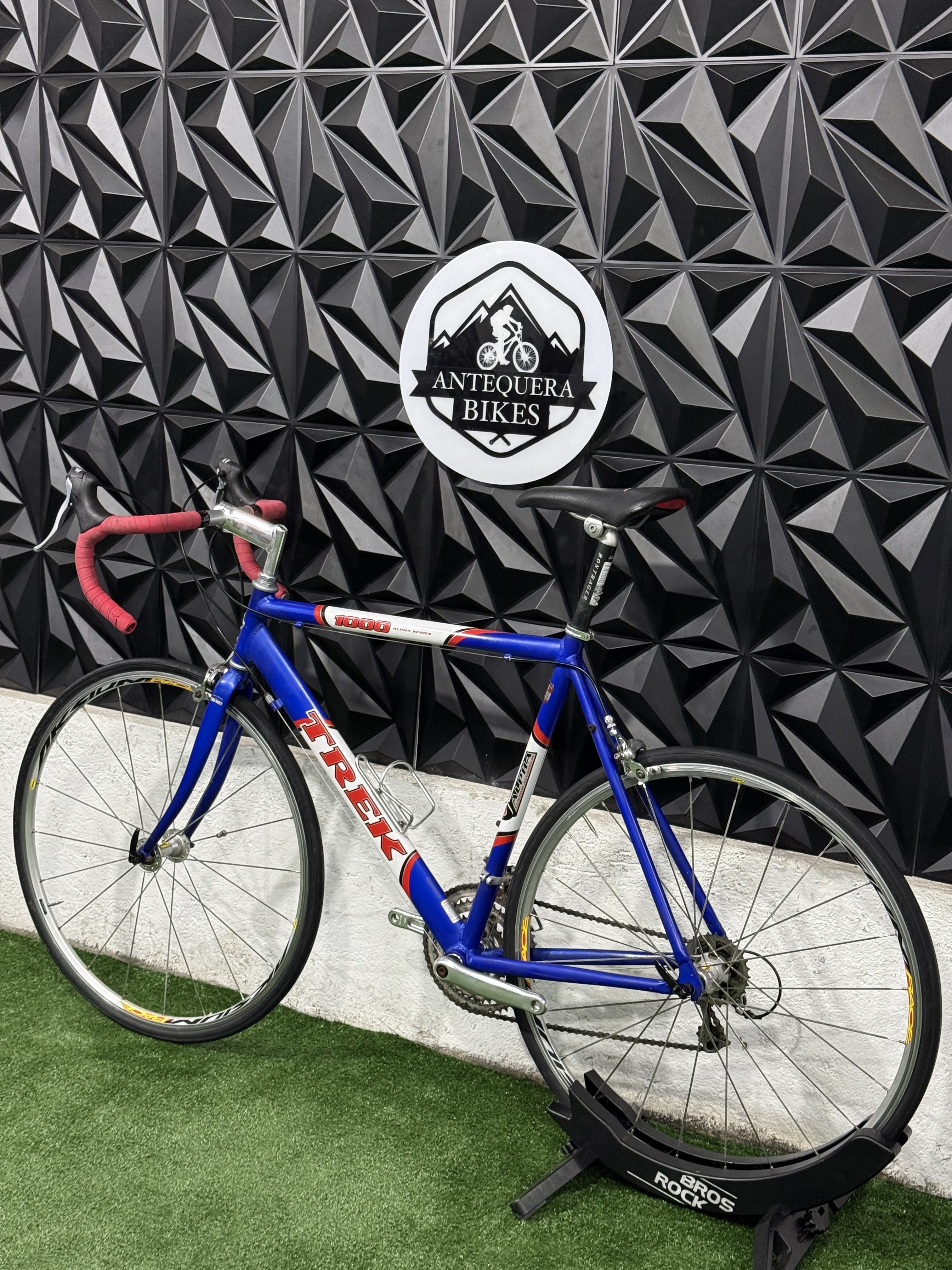 TREK 1000