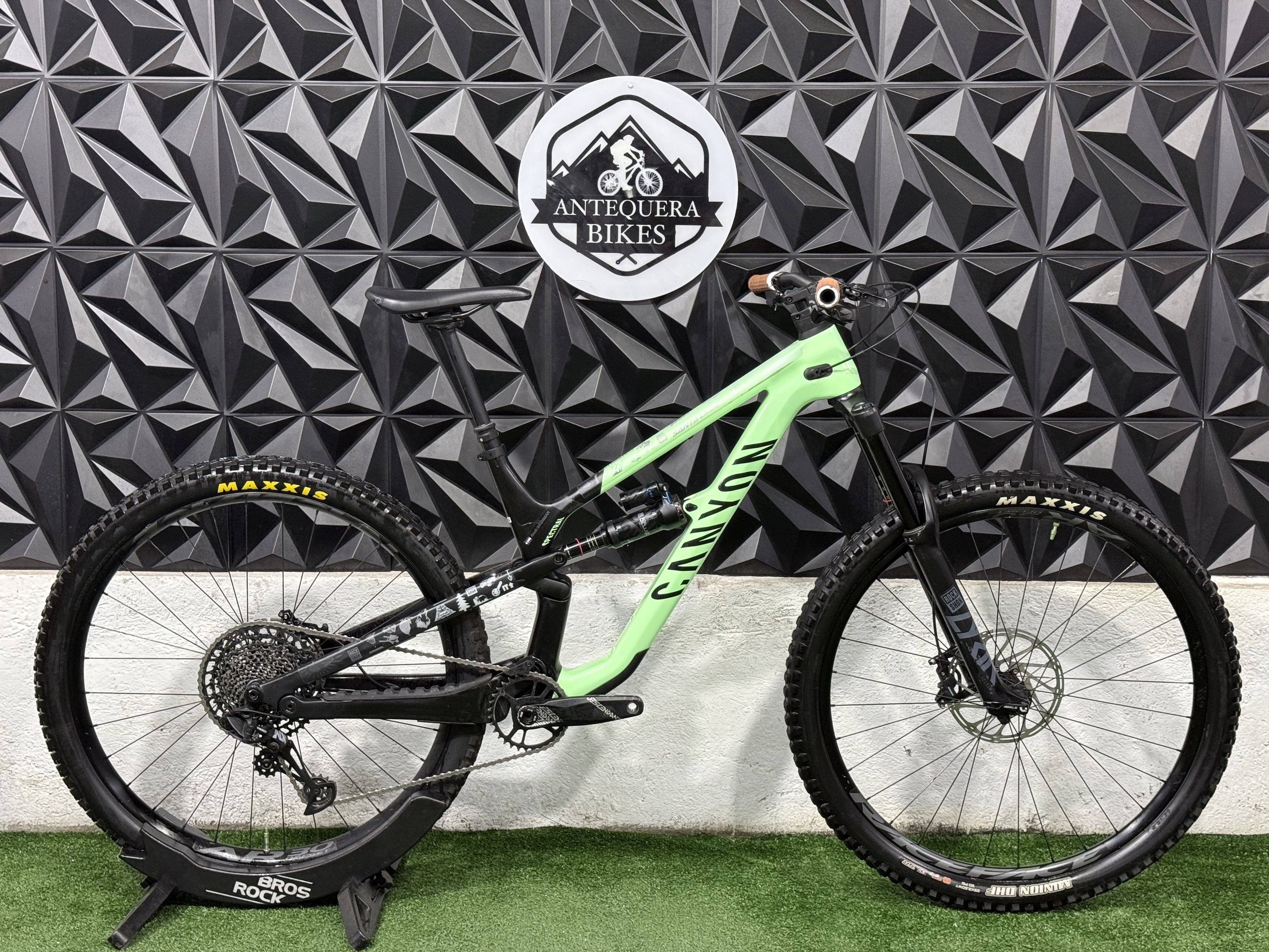CANYON SPECTRAL CF7 FULL CARBÓN