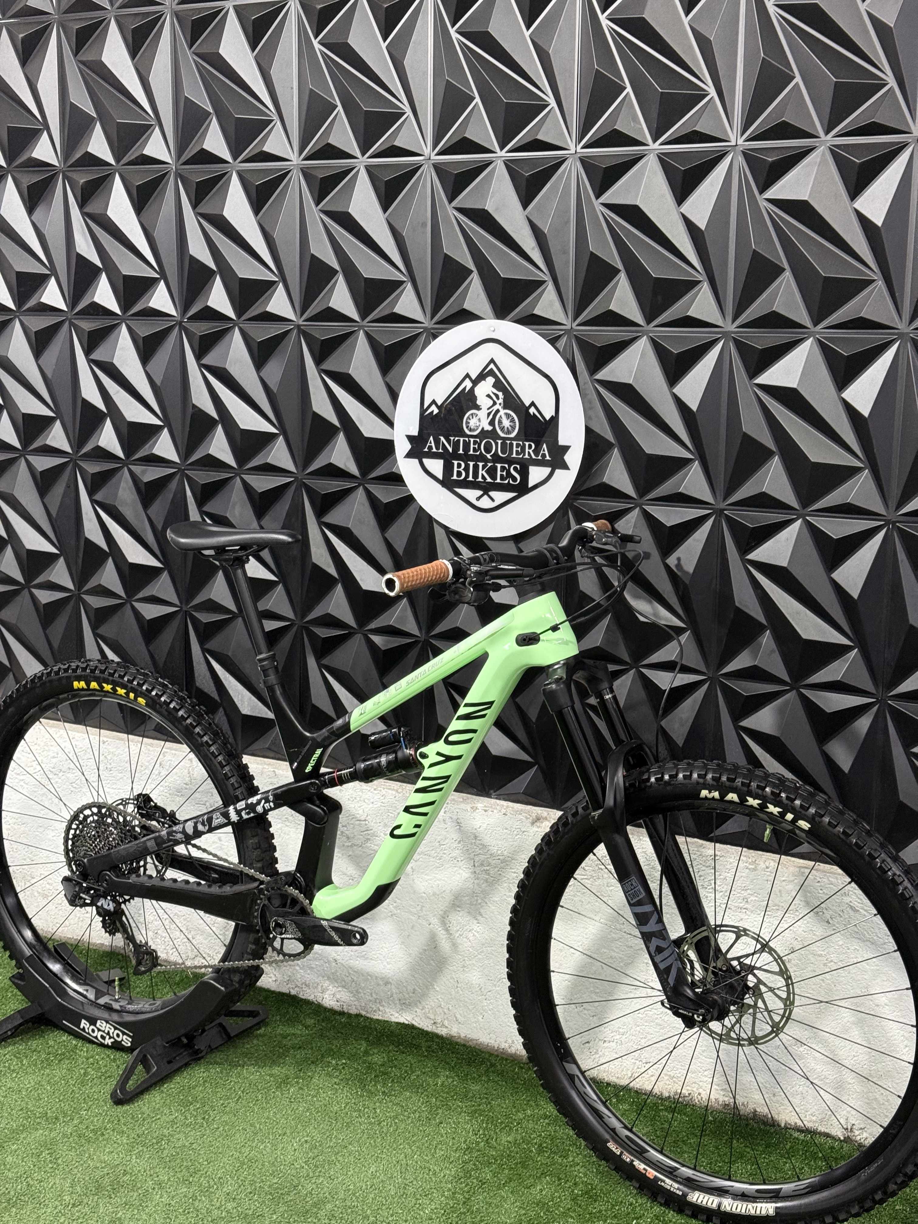CANYON SPECTRAL CF7 FULL CARBÓN