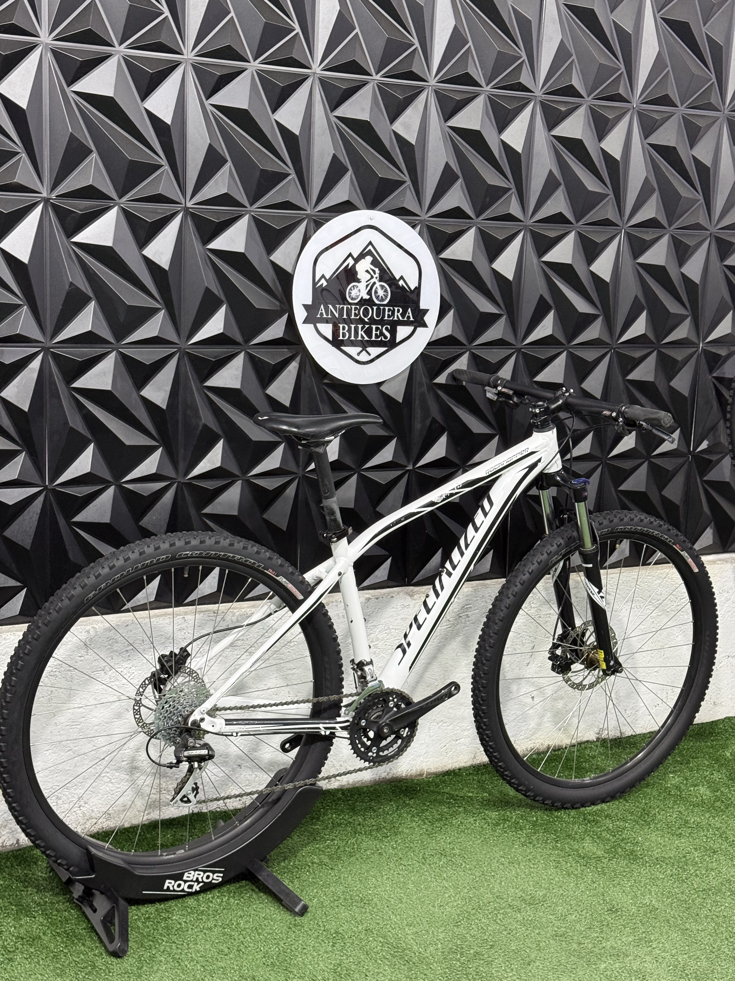 SPECIALIZED ROCKHOPPER