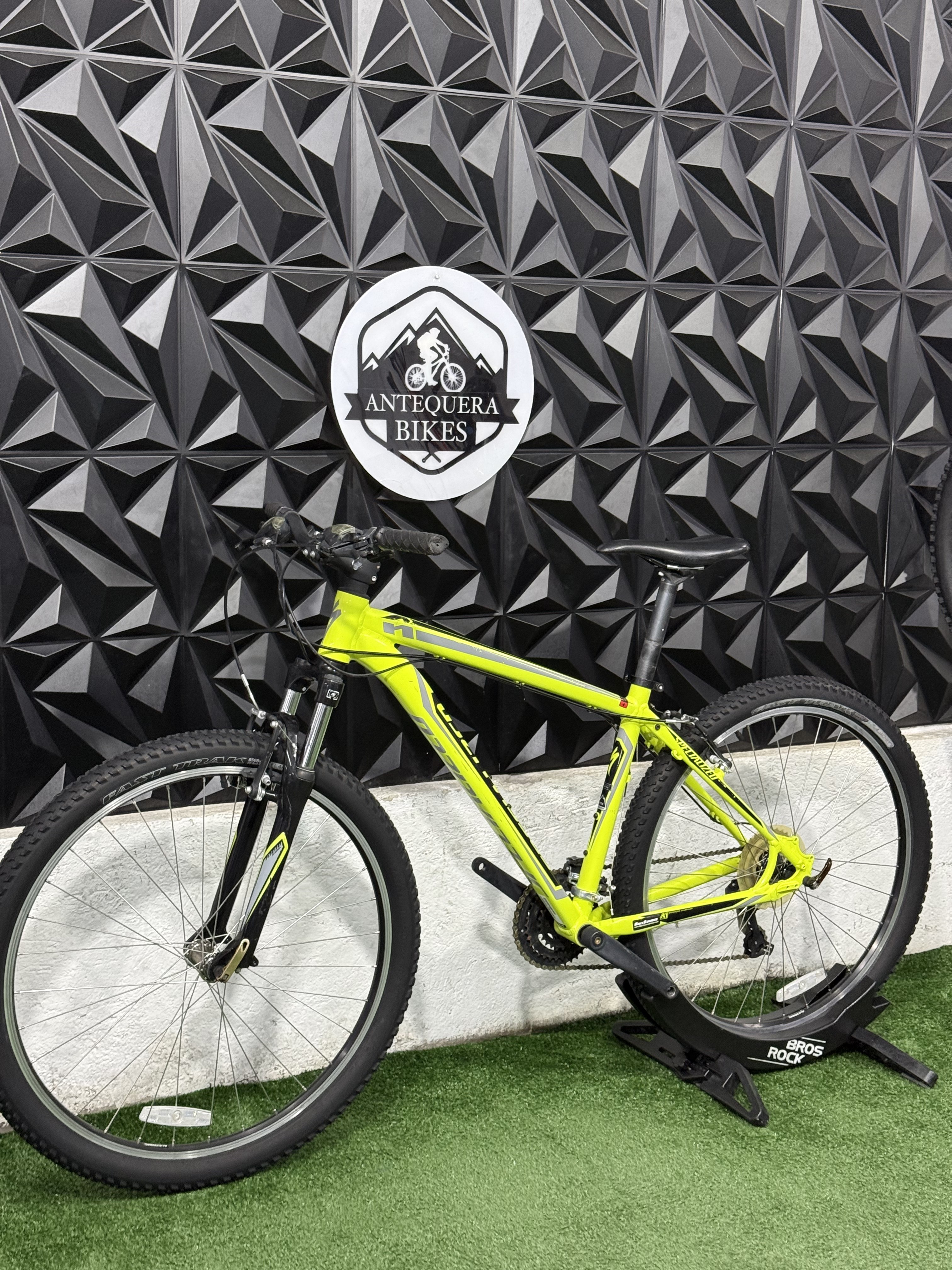 SPECIALIZED HARDROCK