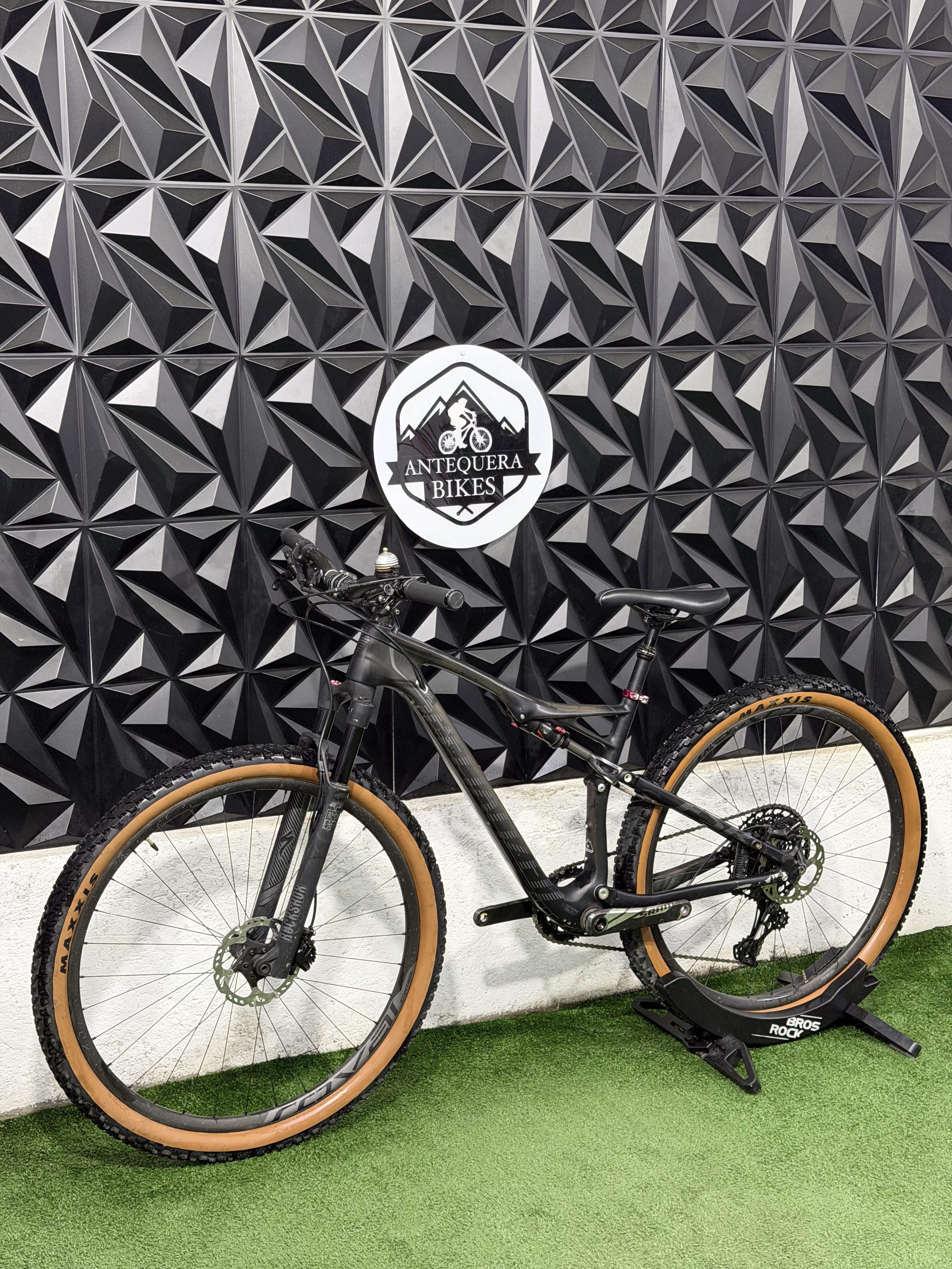 SPECIALIZED EPIC EXPERT CARBON SÚPER LIGERA