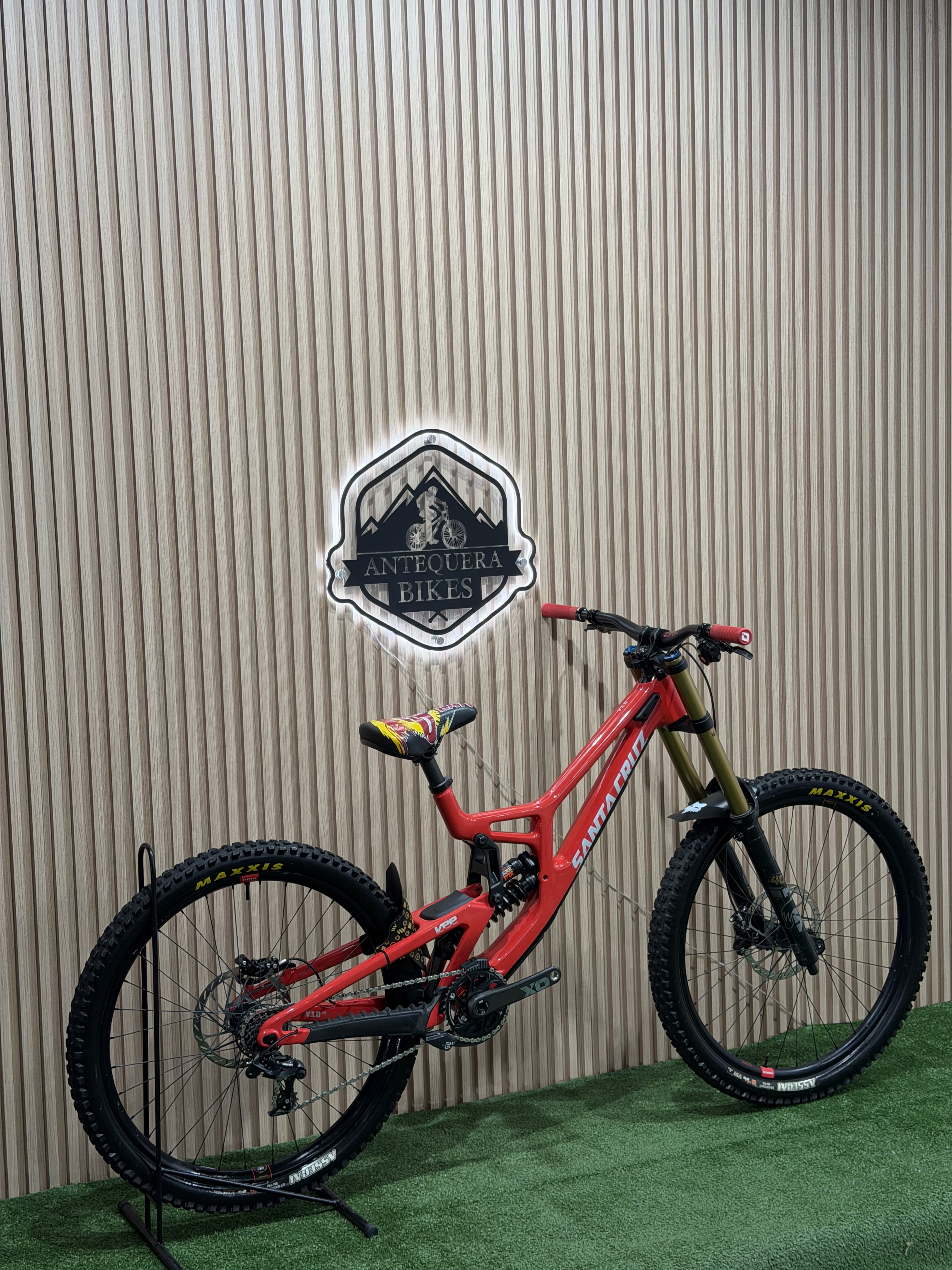 2024 SANTA CRUZ V10 CC CARBON