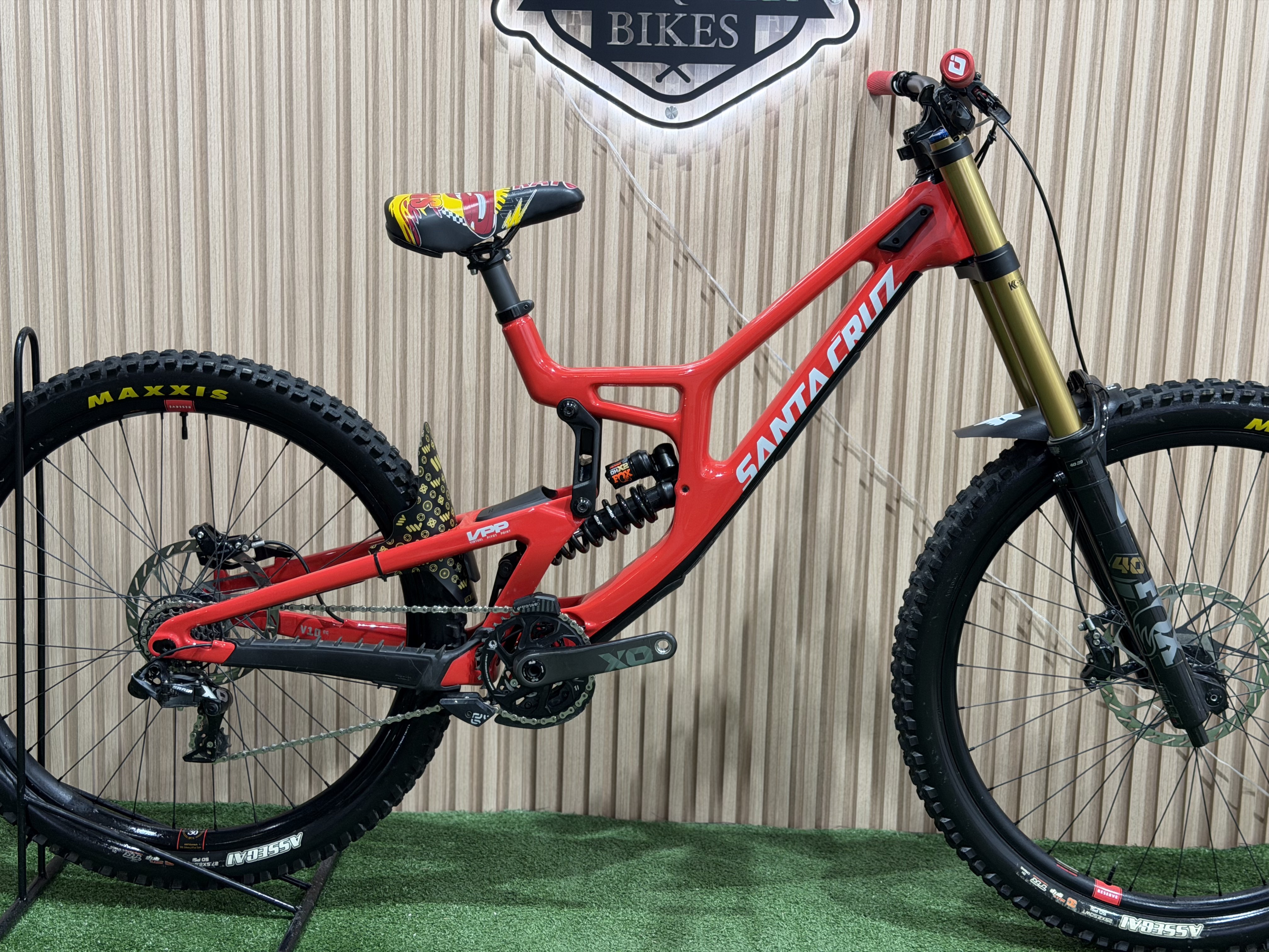 2024 SANTA CRUZ V10 CC CARBON