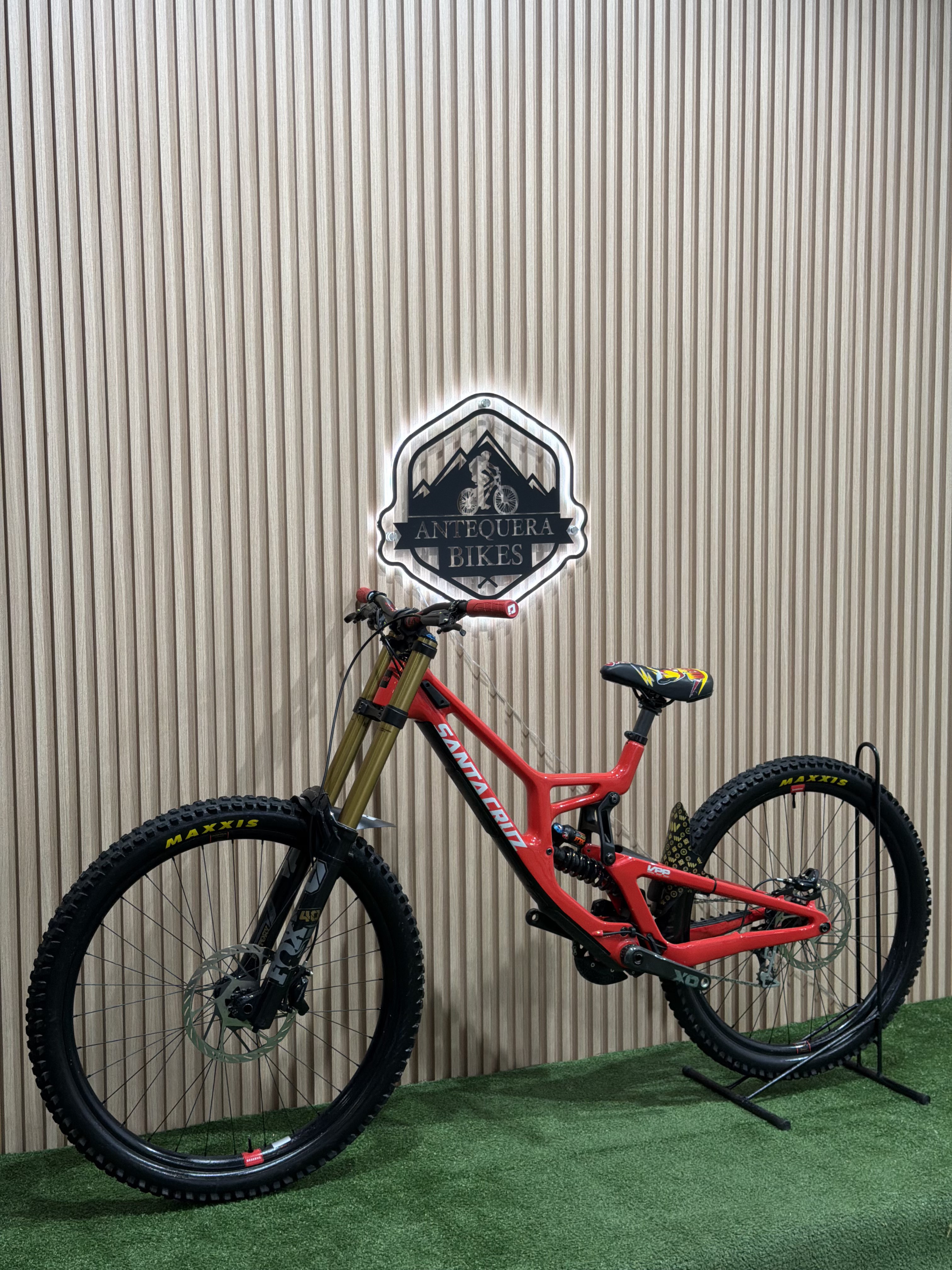 2024 SANTA CRUZ V10 CC CARBON
