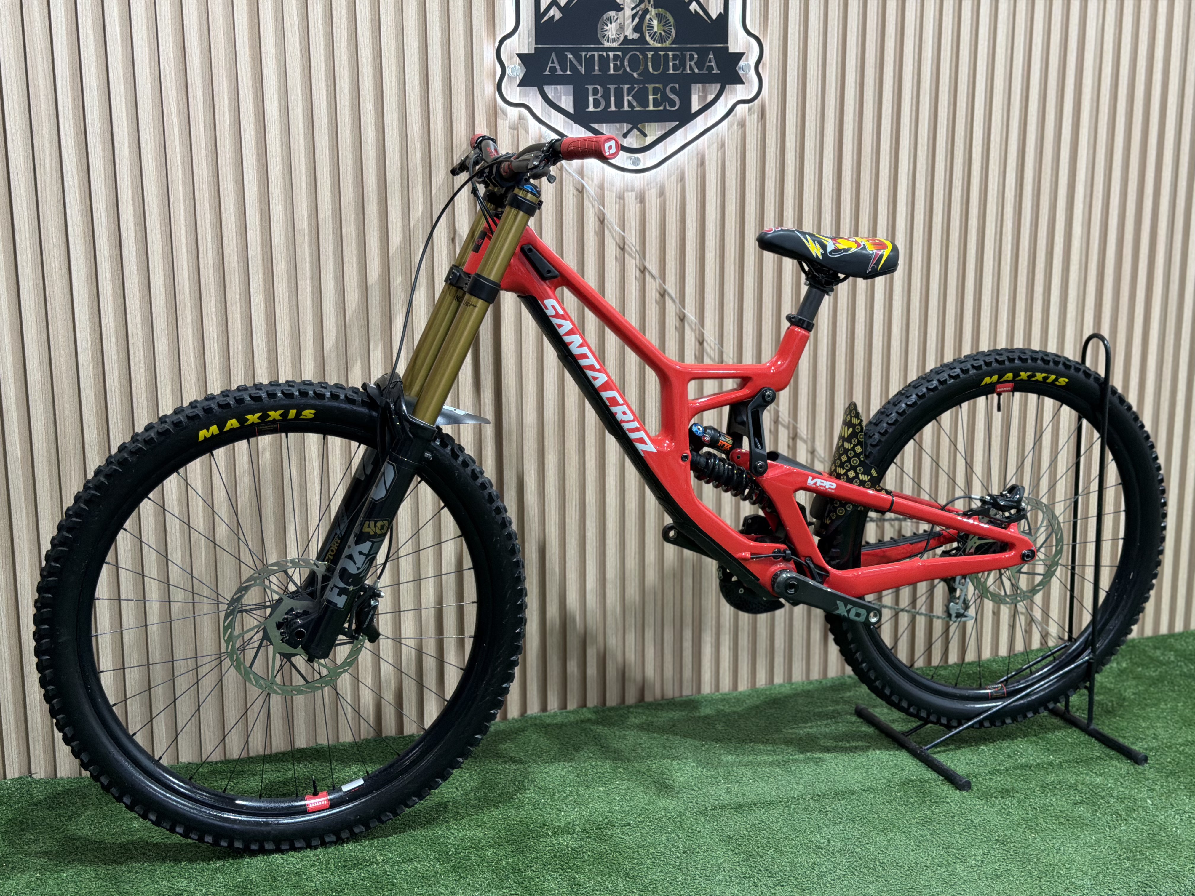 2024 SANTA CRUZ V10 CC CARBON