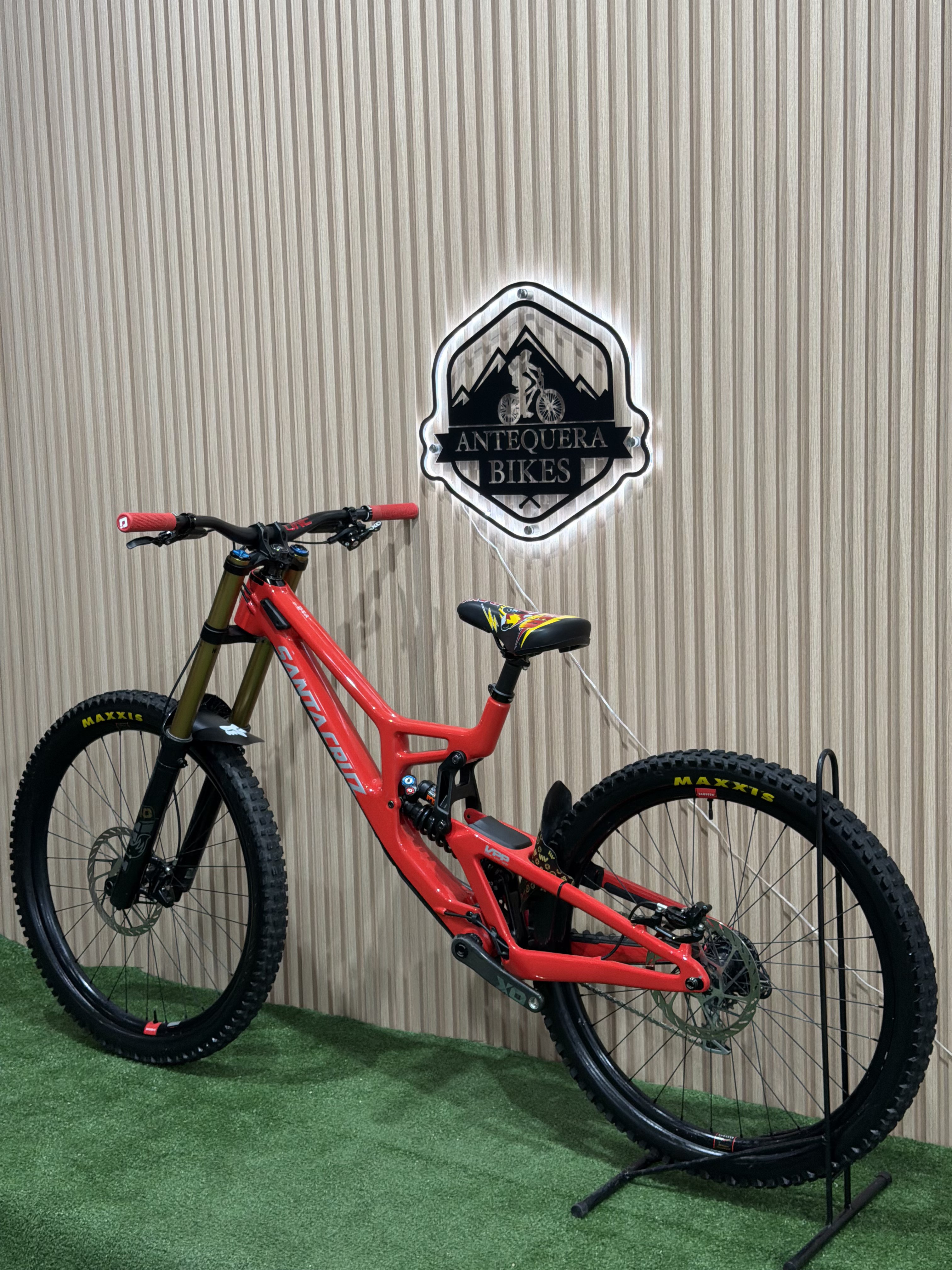 2024 SANTA CRUZ V10 CC CARBON