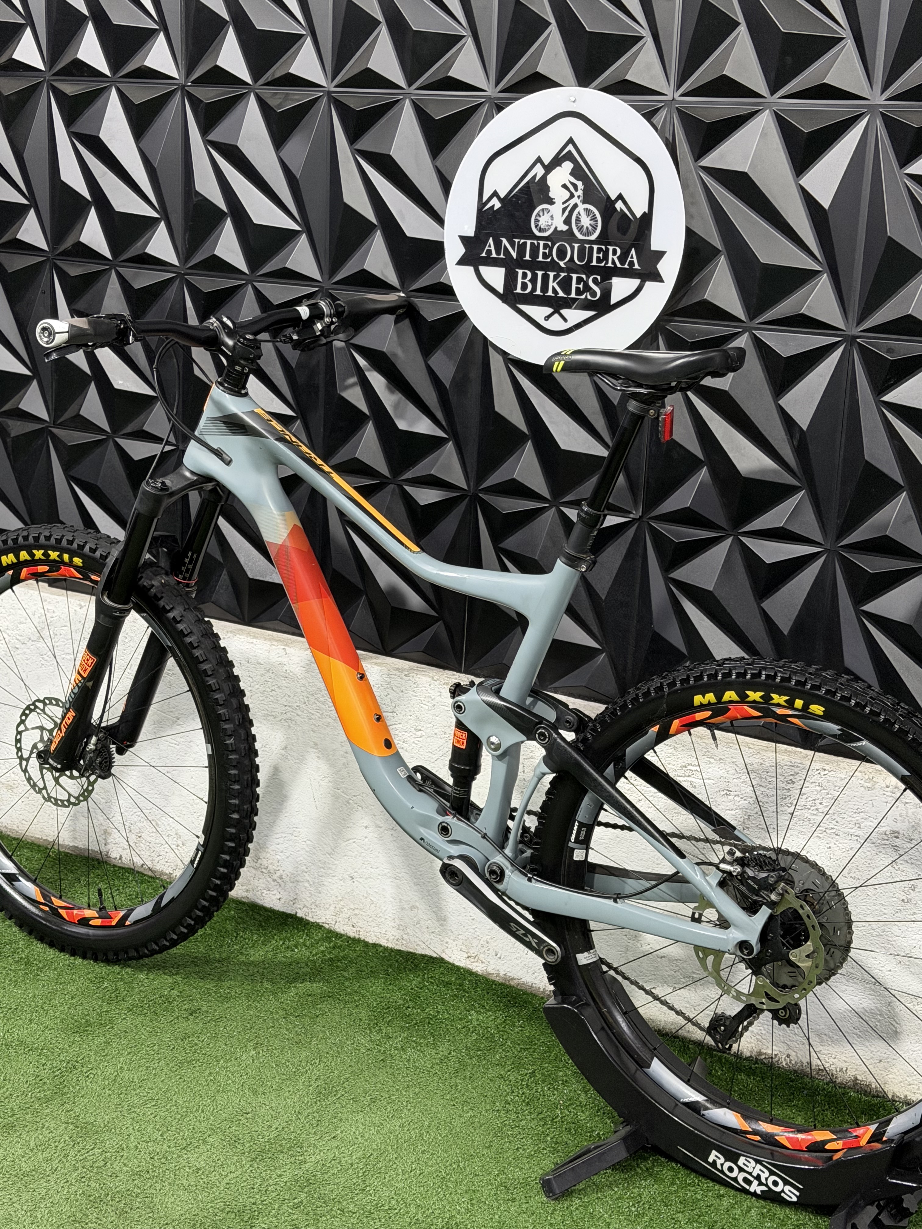 GIANT TRANCE ADVANCED/ CARBON