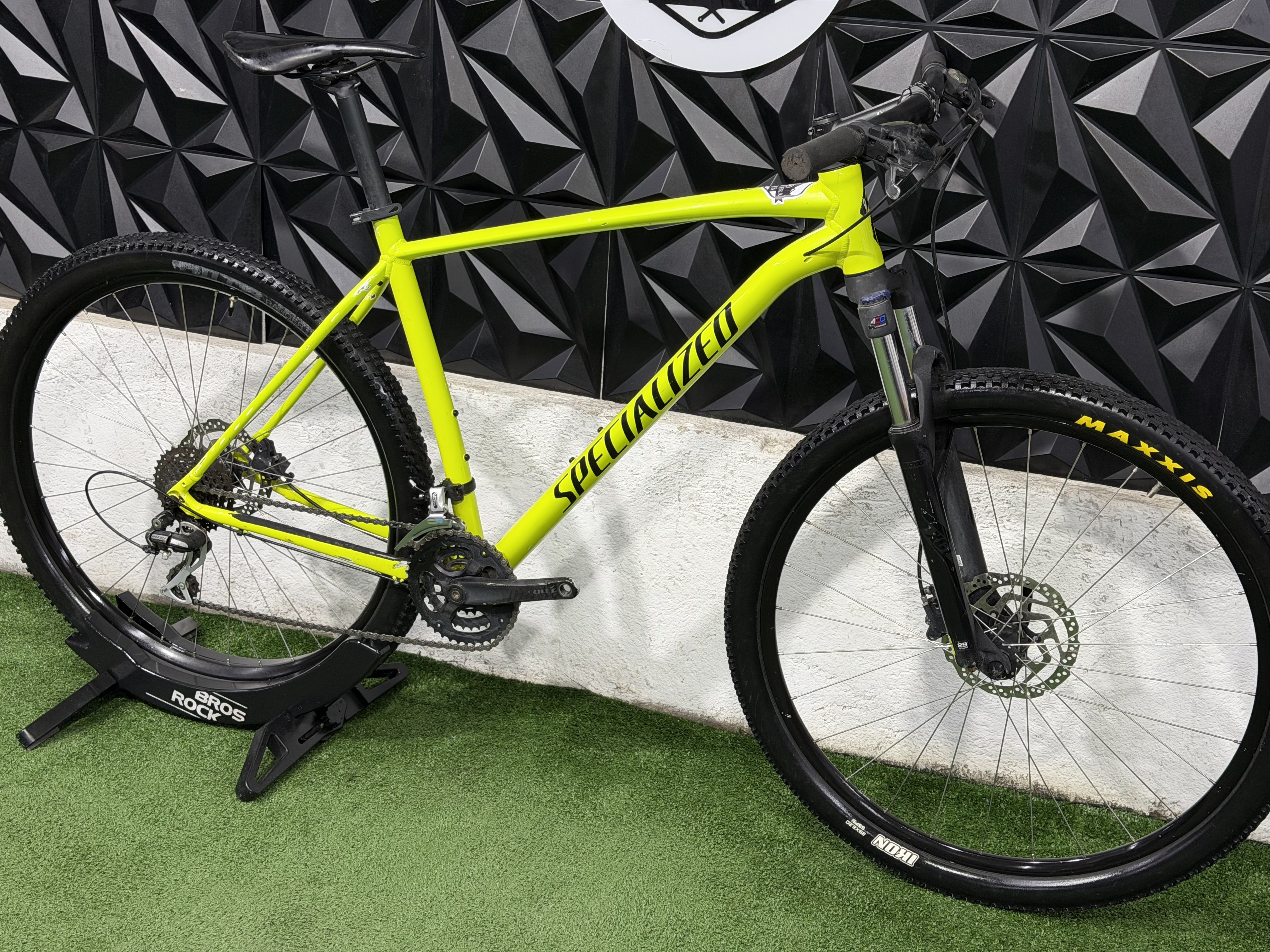 SPECIALIZED ROCKHOPPER
