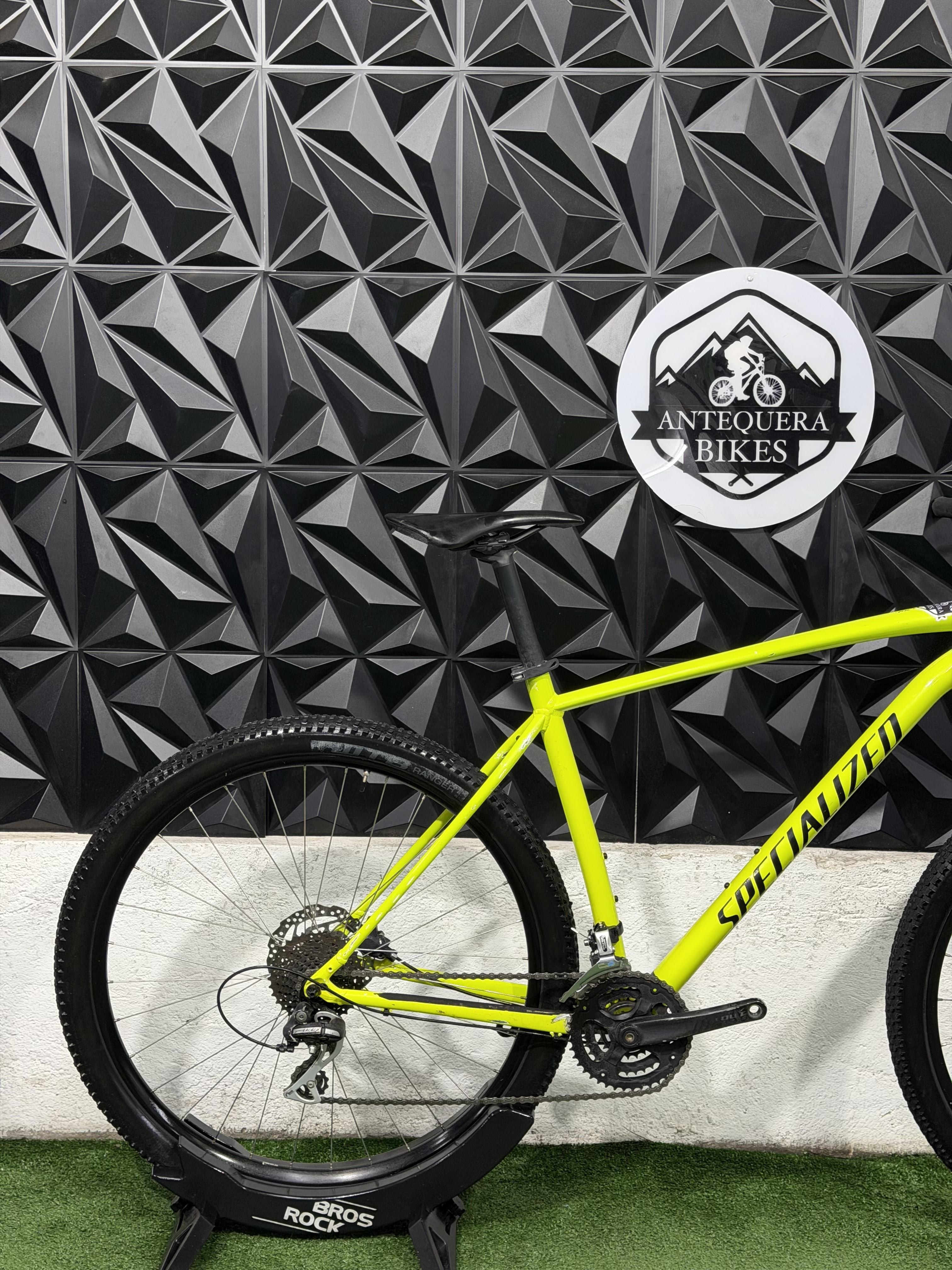 SPECIALIZED ROCKHOPPER