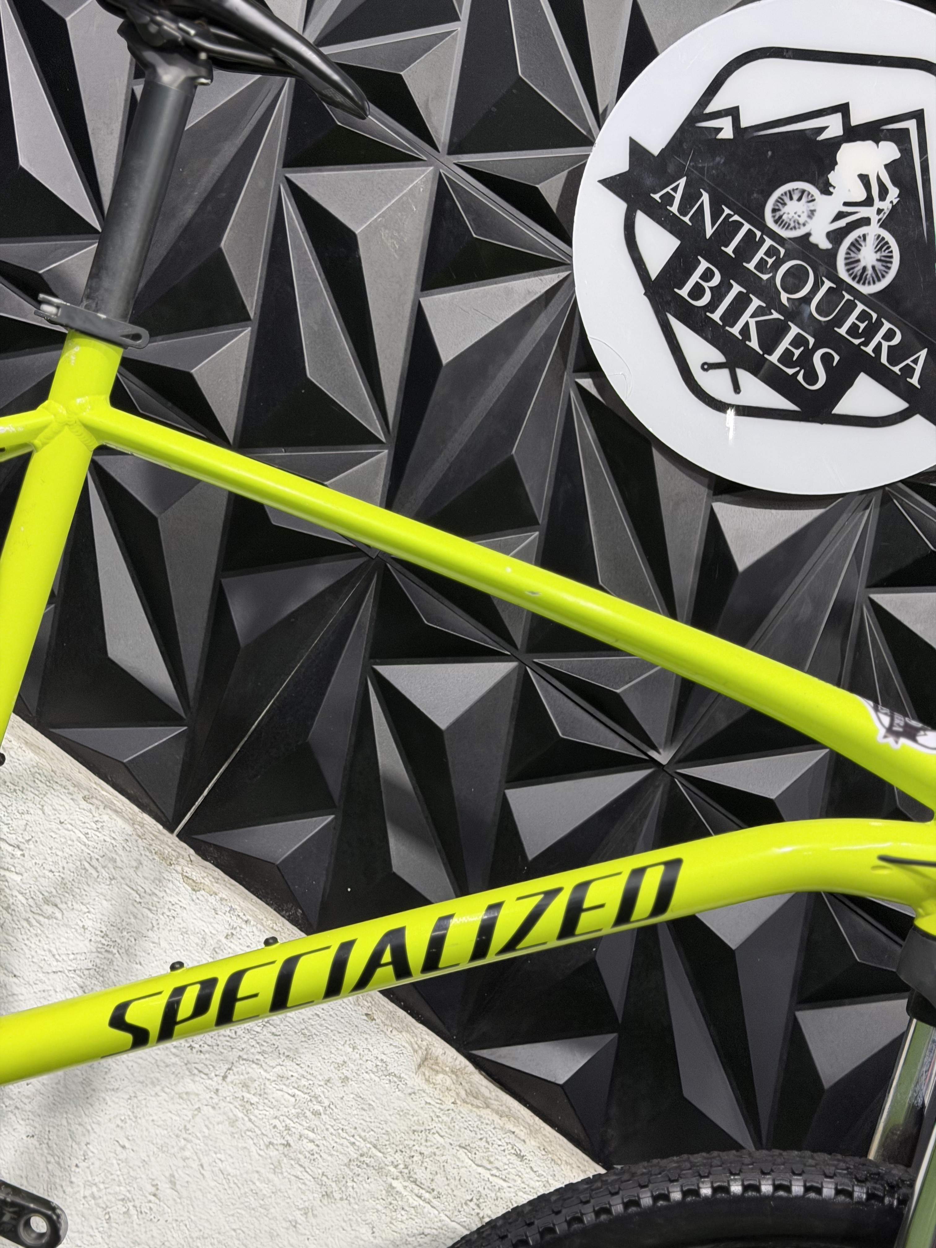 SPECIALIZED ROCKHOPPER