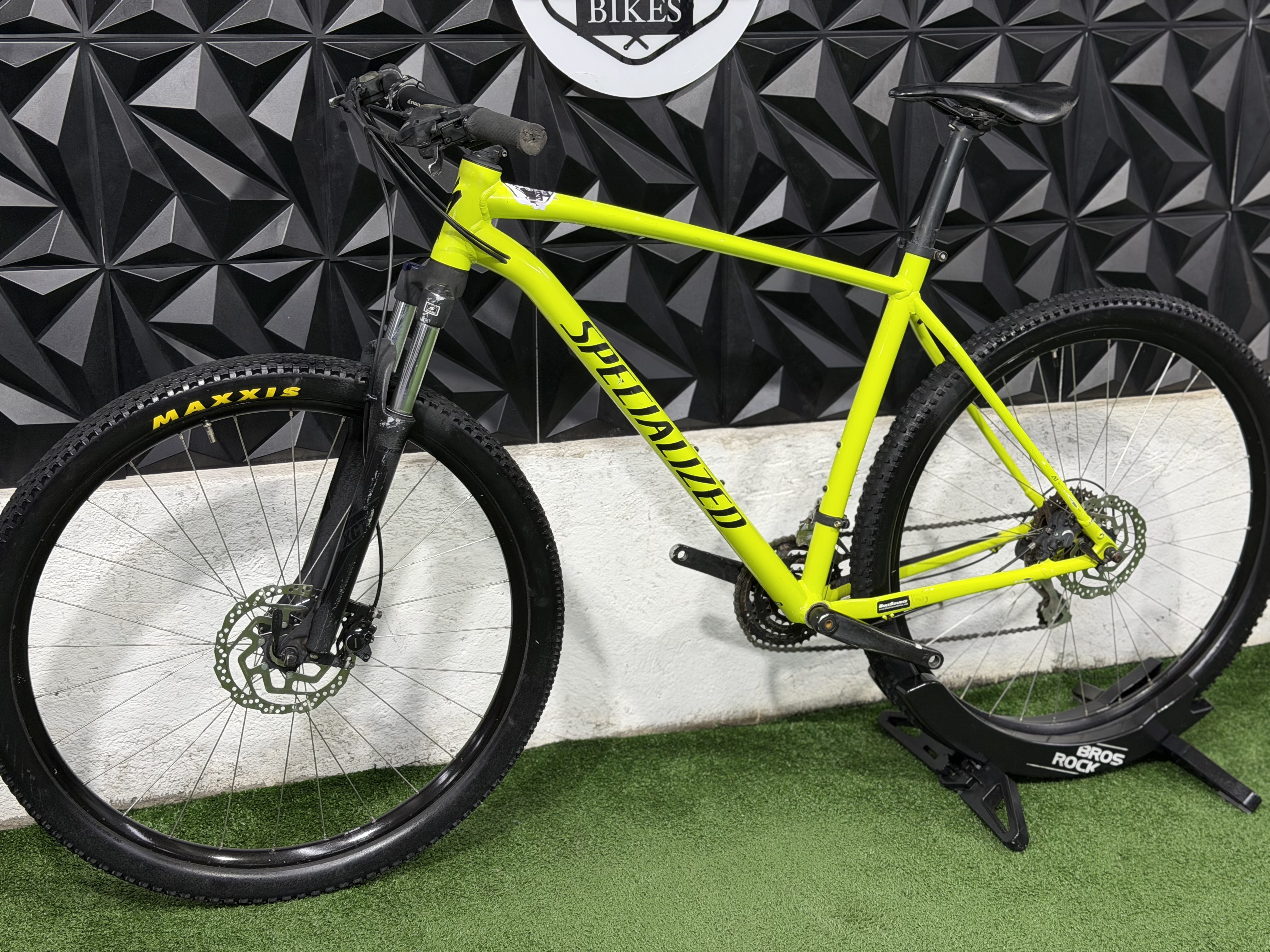 SPECIALIZED ROCKHOPPER