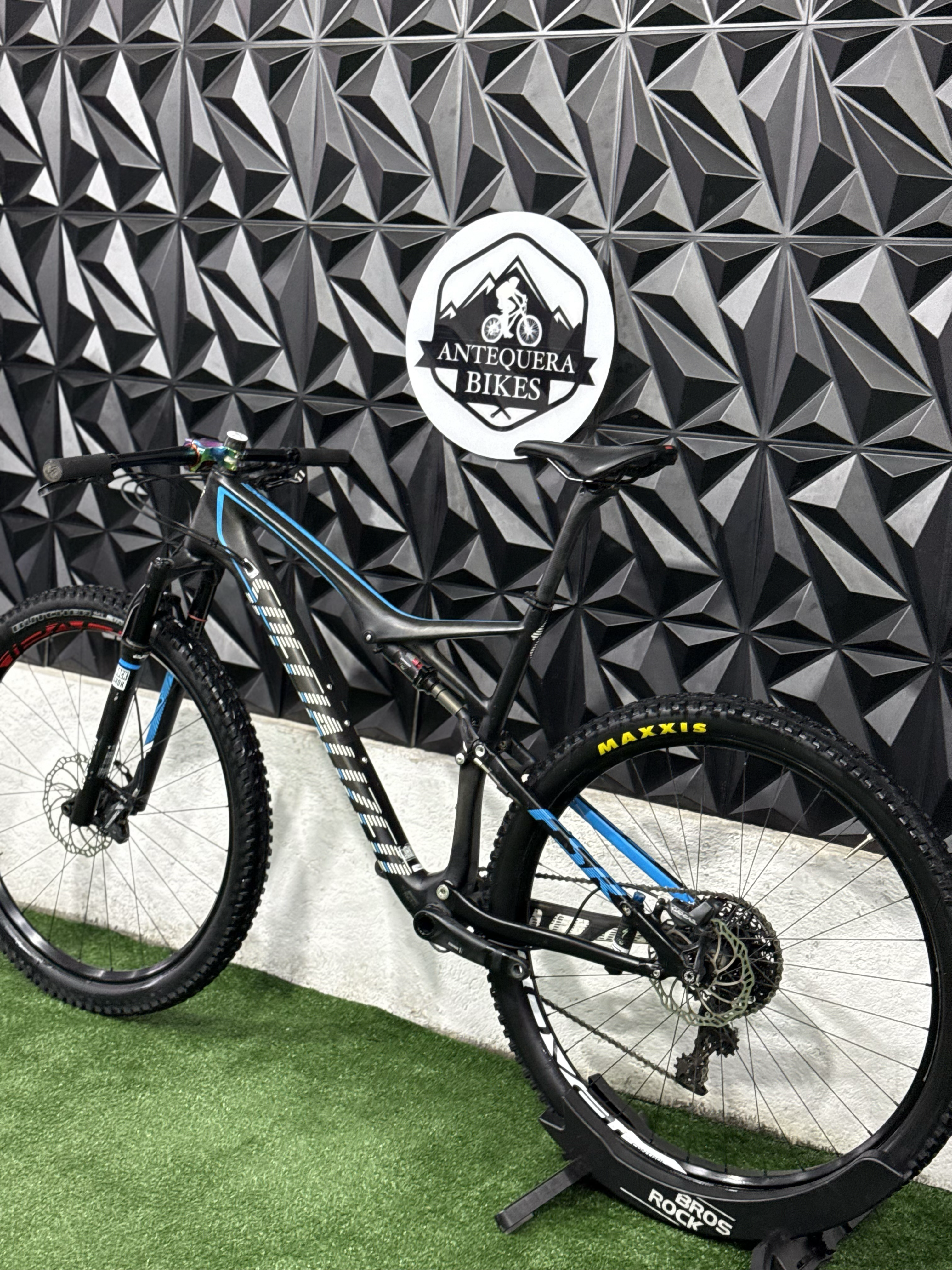 SPECIALIZED EPIC ELITE WC FULL CARBÓN SUPER LIGERA