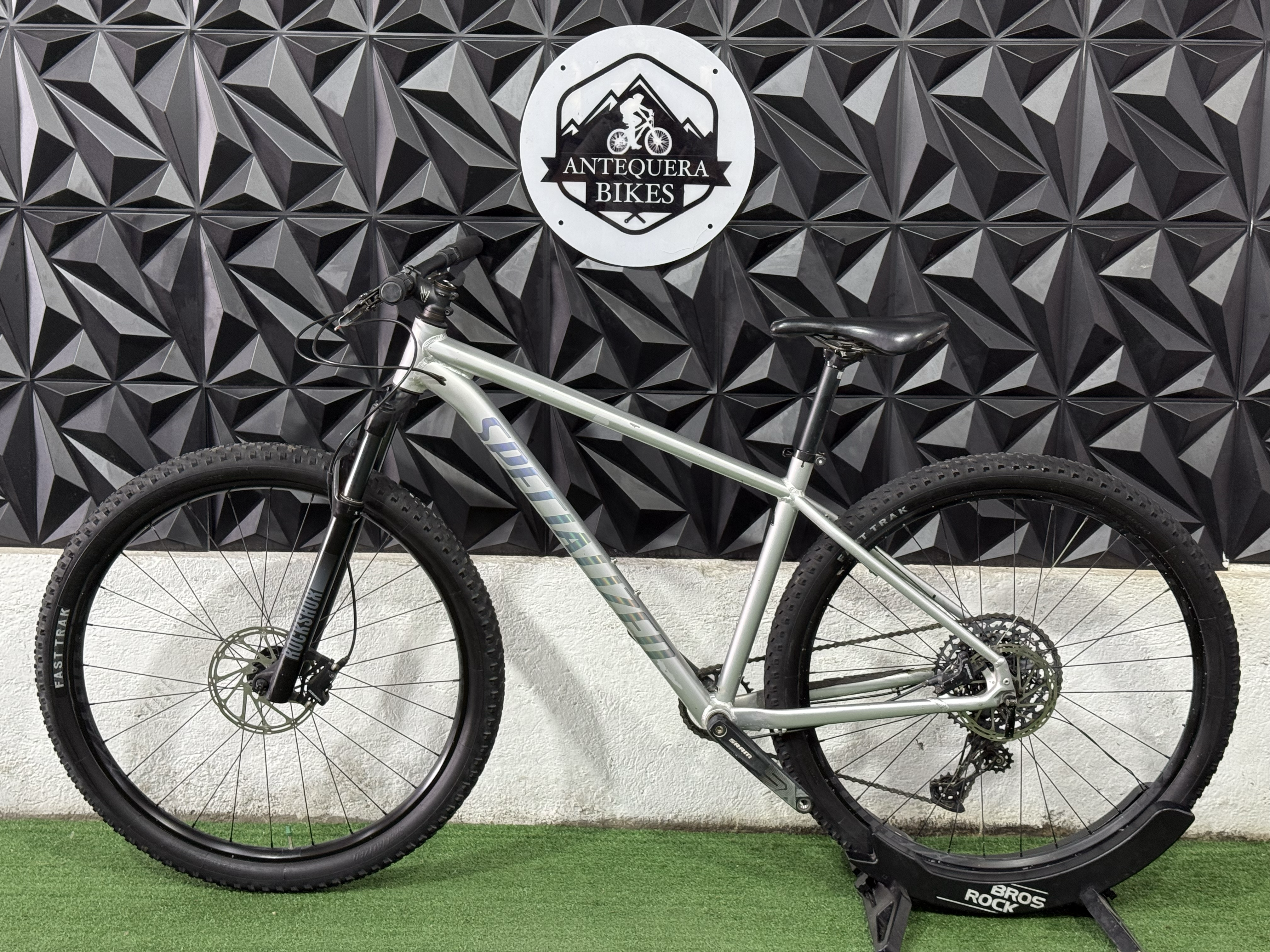 SPECIALIZED ROCKHOPPER EXPERT
