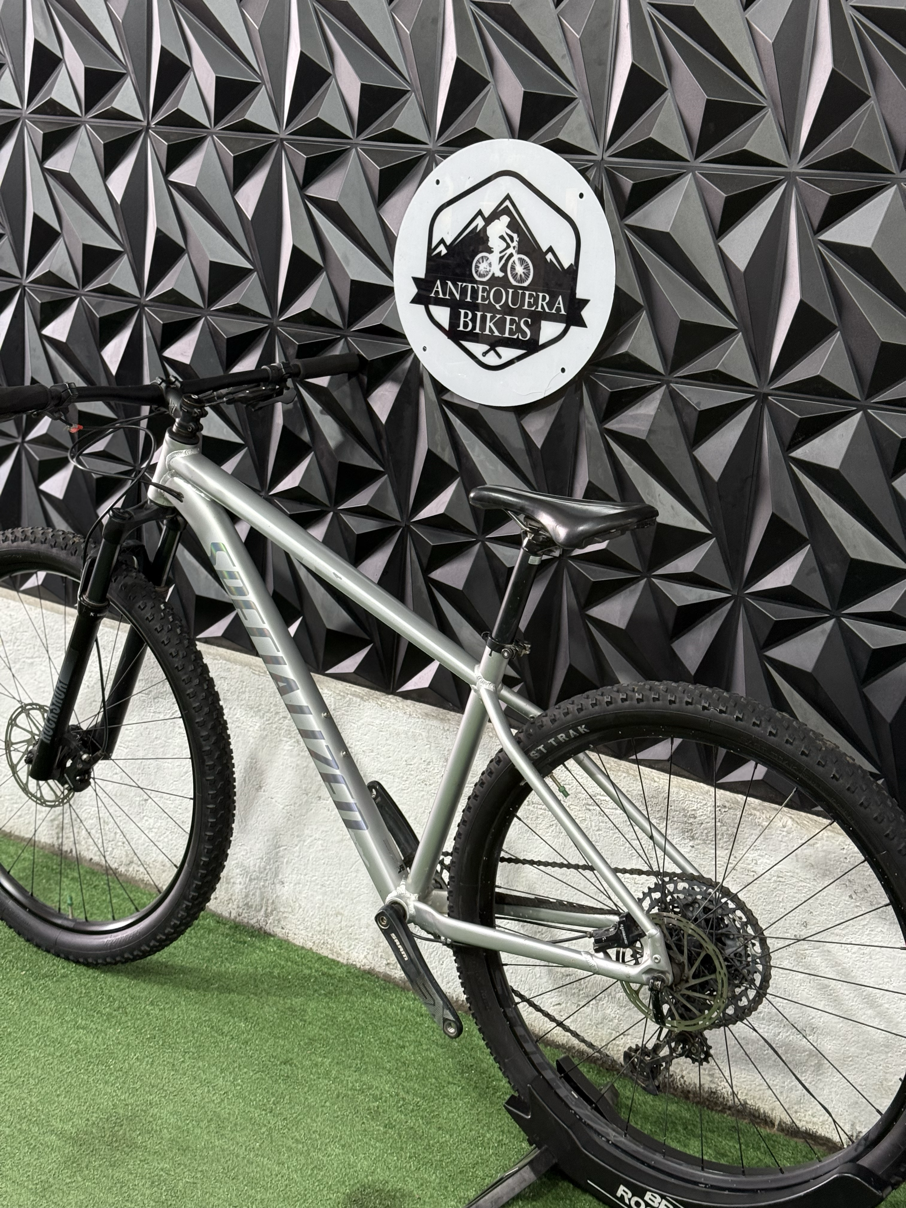 SPECIALIZED ROCKHOPPER EXPERT