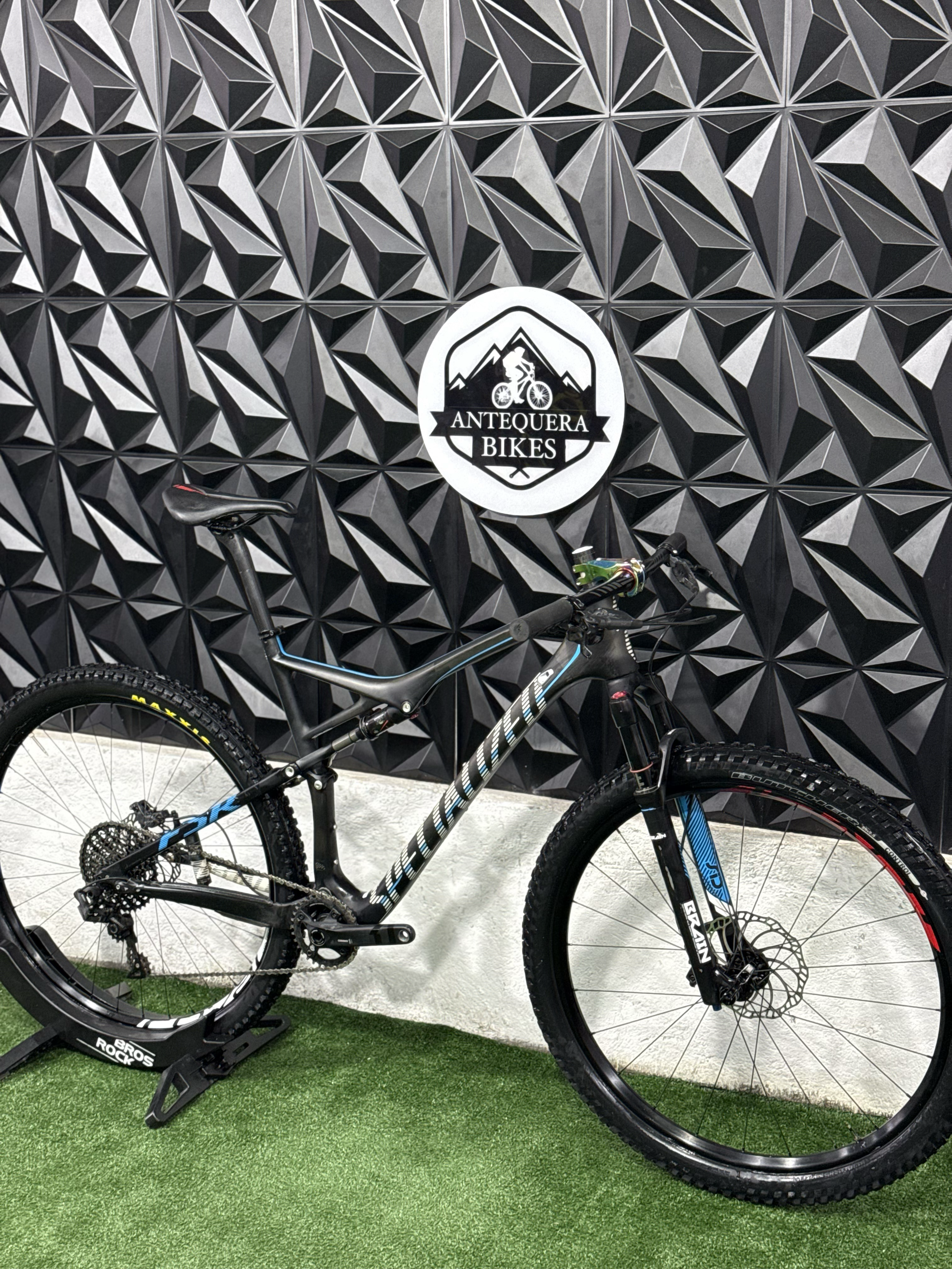 SPECIALIZED EPIC ELITE WC FULL CARBÓN SUPER LIGERA