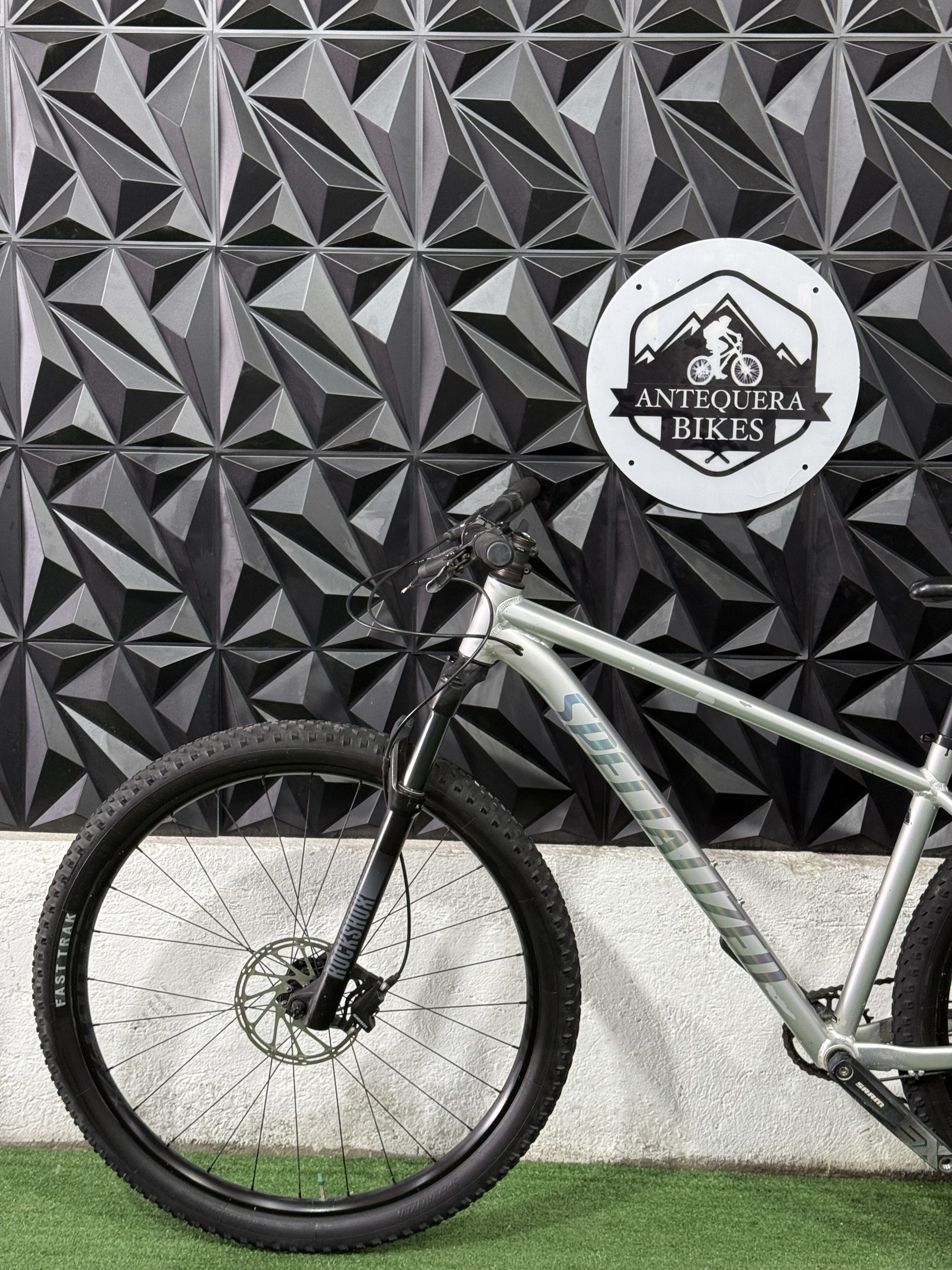 SPECIALIZED ROCKHOPPER EXPERT