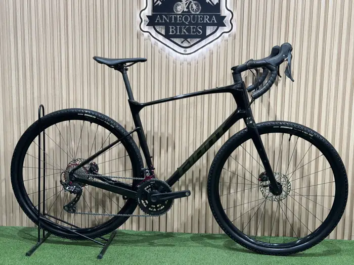 GIANT REVOLT ADVANCED CARBONO