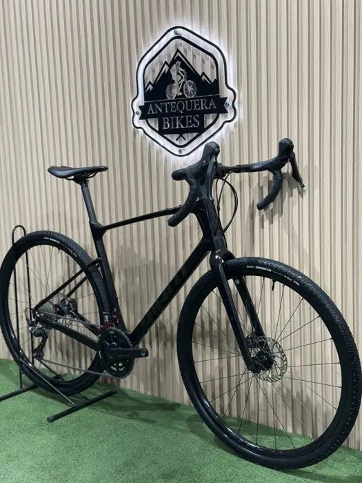 GIANT REVOLT ADVANCED CARBONO