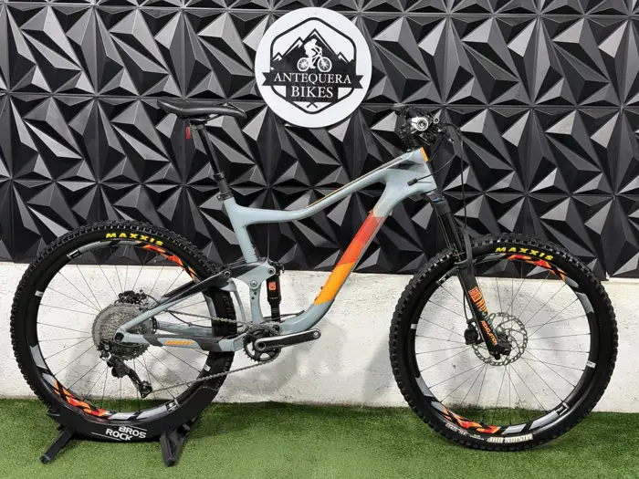 GIANT TRANCE ADVANCED/ CARBON