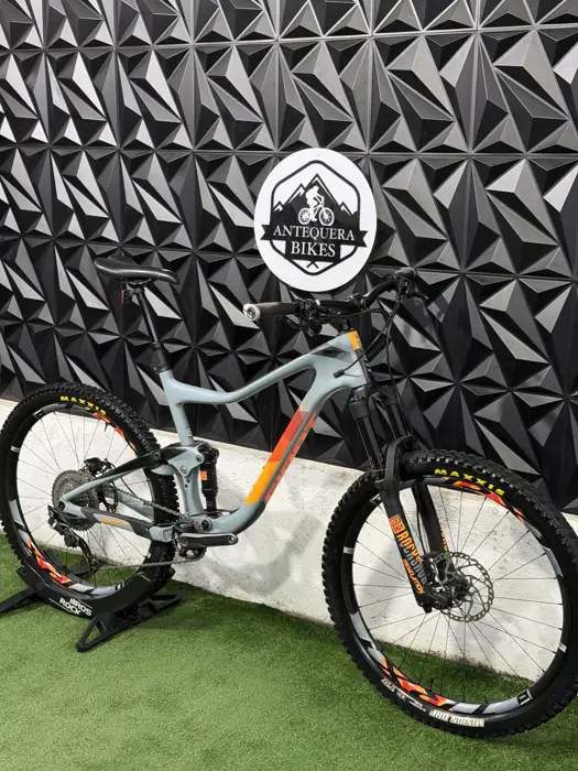 GIANT TRANCE ADVANCED/ CARBON